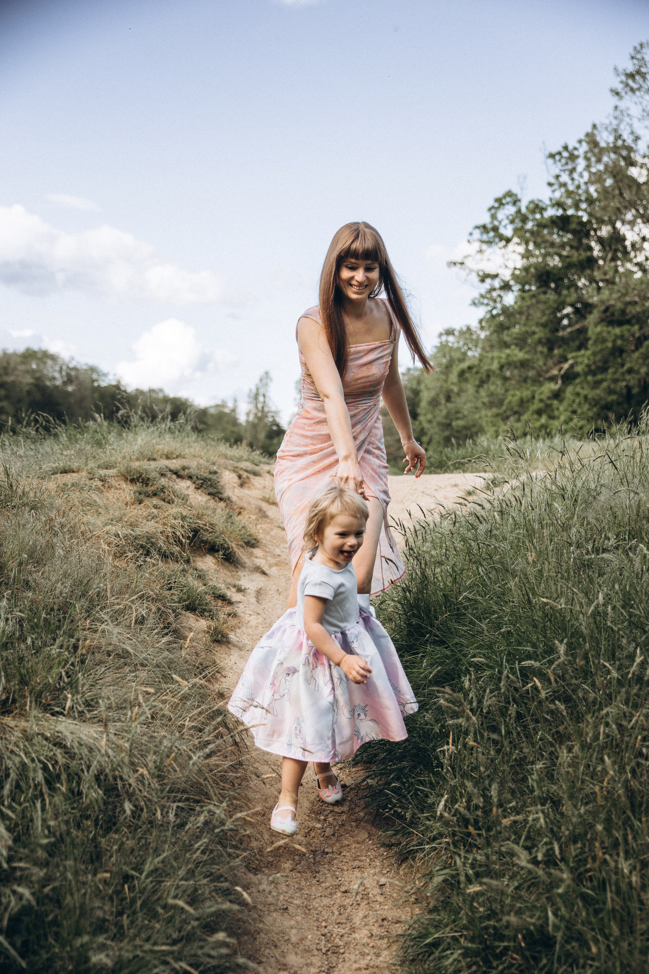 Séance photo en famille Forêt de Bouconne. Eugénie Smirnova — photographe à Toulouse et dans le sud-ouest de la France