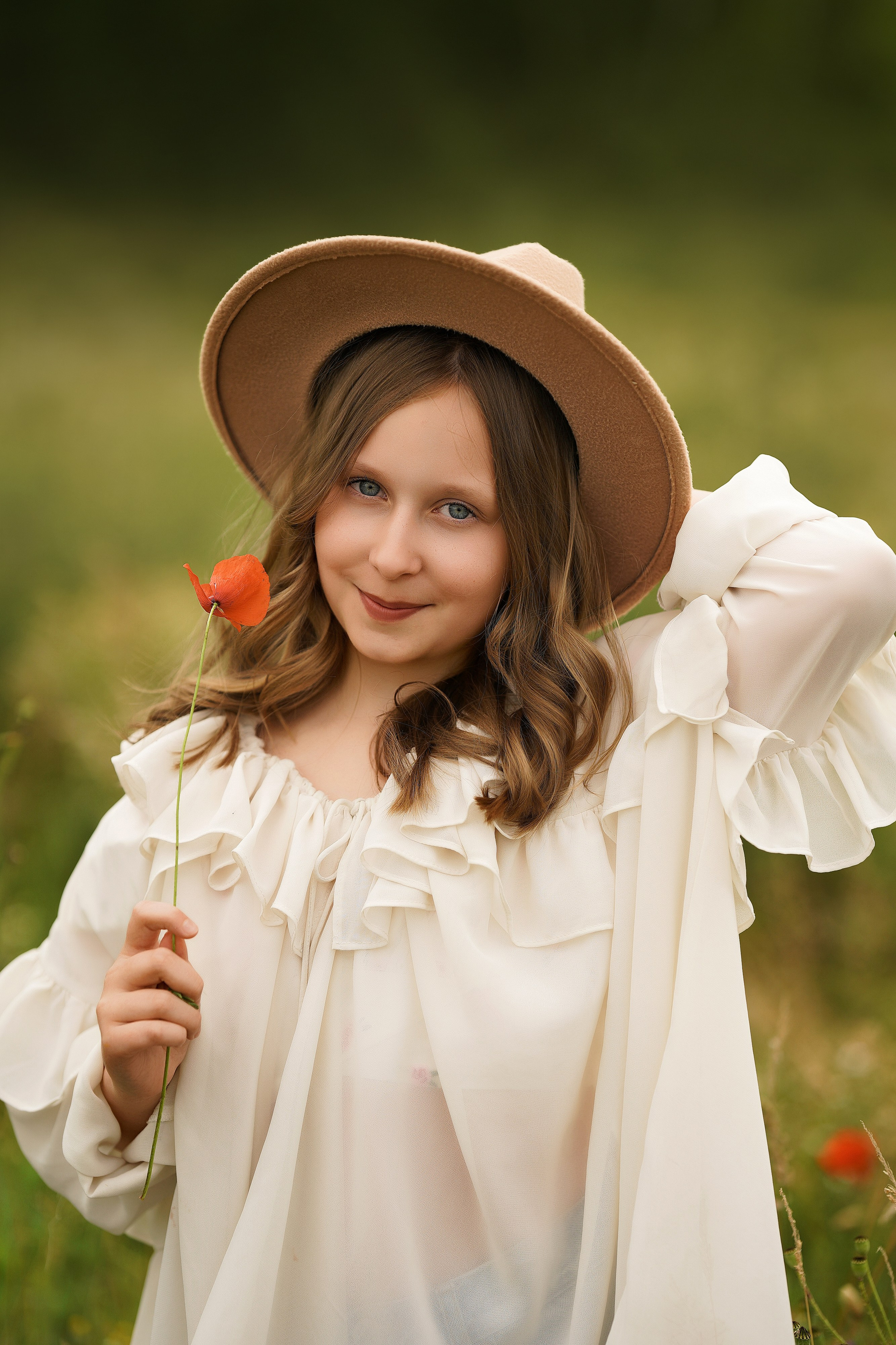 Sommer, Mohnblumen und der Wind. Portraitfotografie in Gründau Elena Ohnstedt