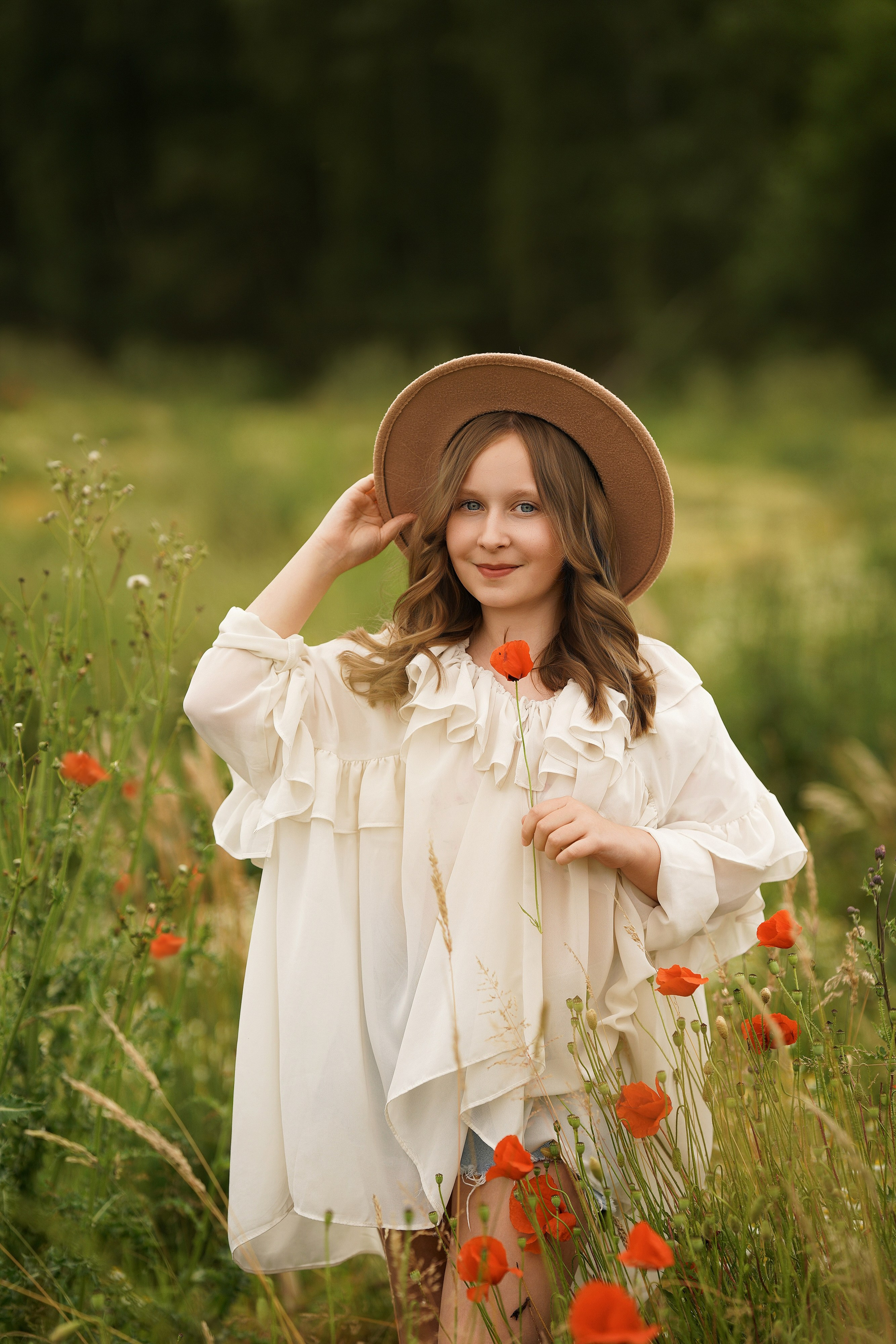 Sommer, Mohnblumen und der Wind. Portraitfotografie in Gründau Elena Ohnstedt