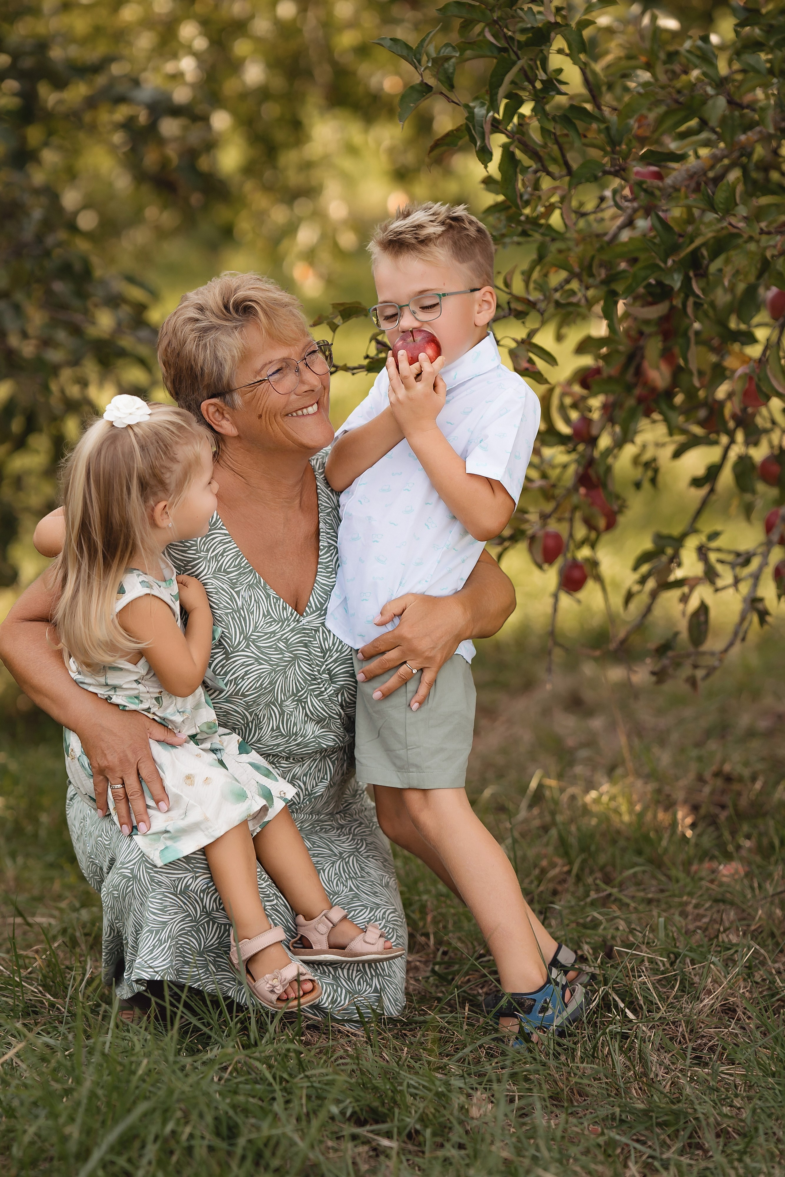Großelternliebe hoch 4. Portraitfotografie in Gründau Elena Ohnstedt