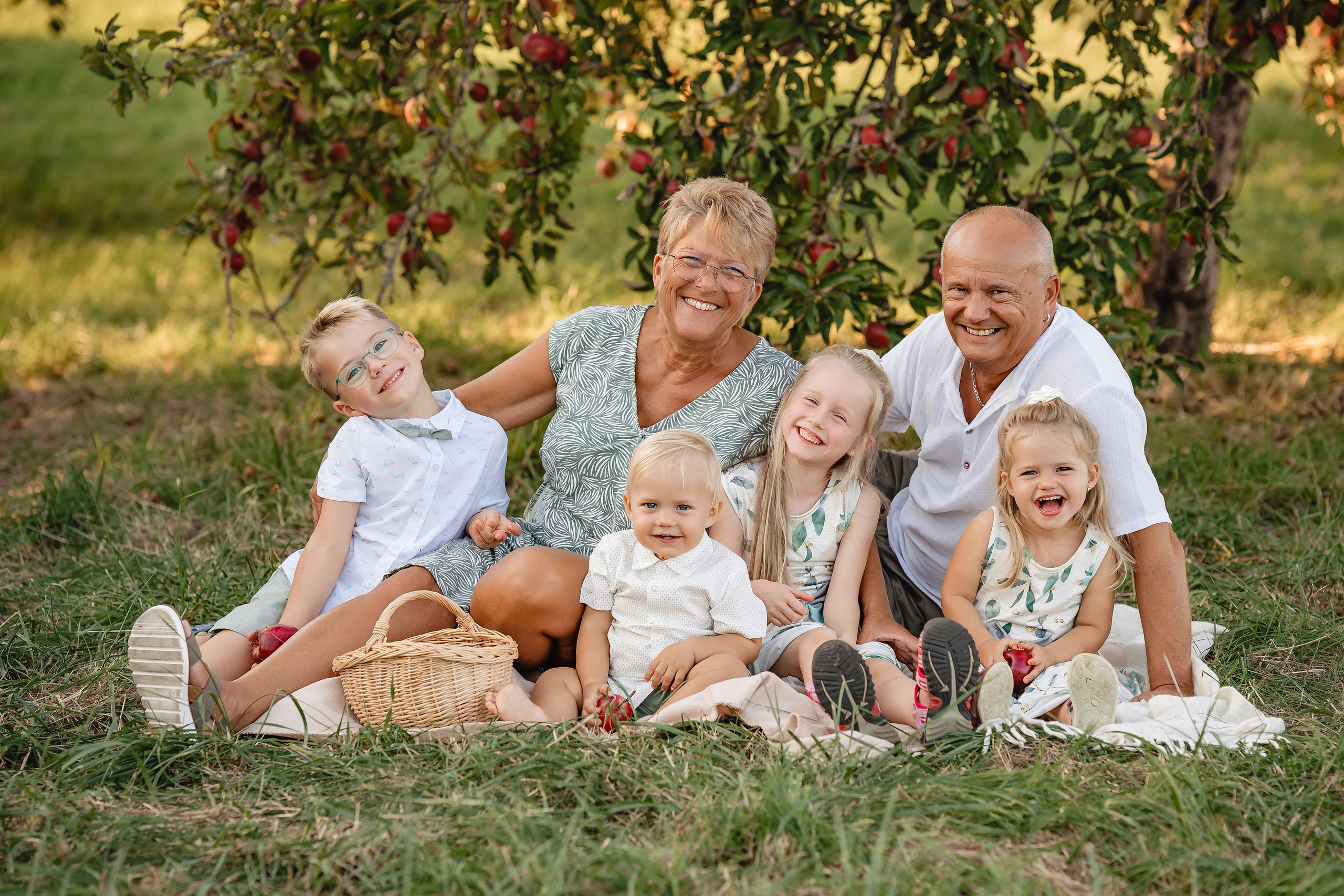 Großelternliebe hoch 4. Portraitfotografie in Gründau Elena Ohnstedt