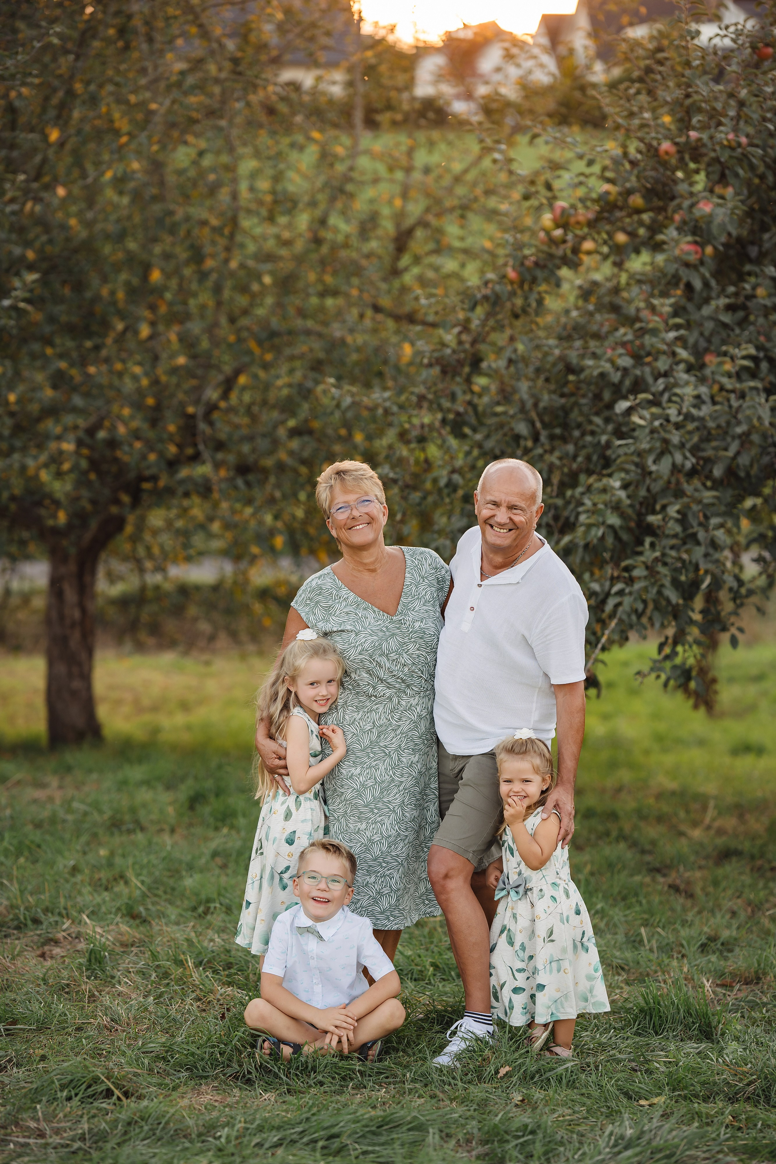 Großelternliebe hoch 4. Portraitfotografie in Gründau Elena Ohnstedt