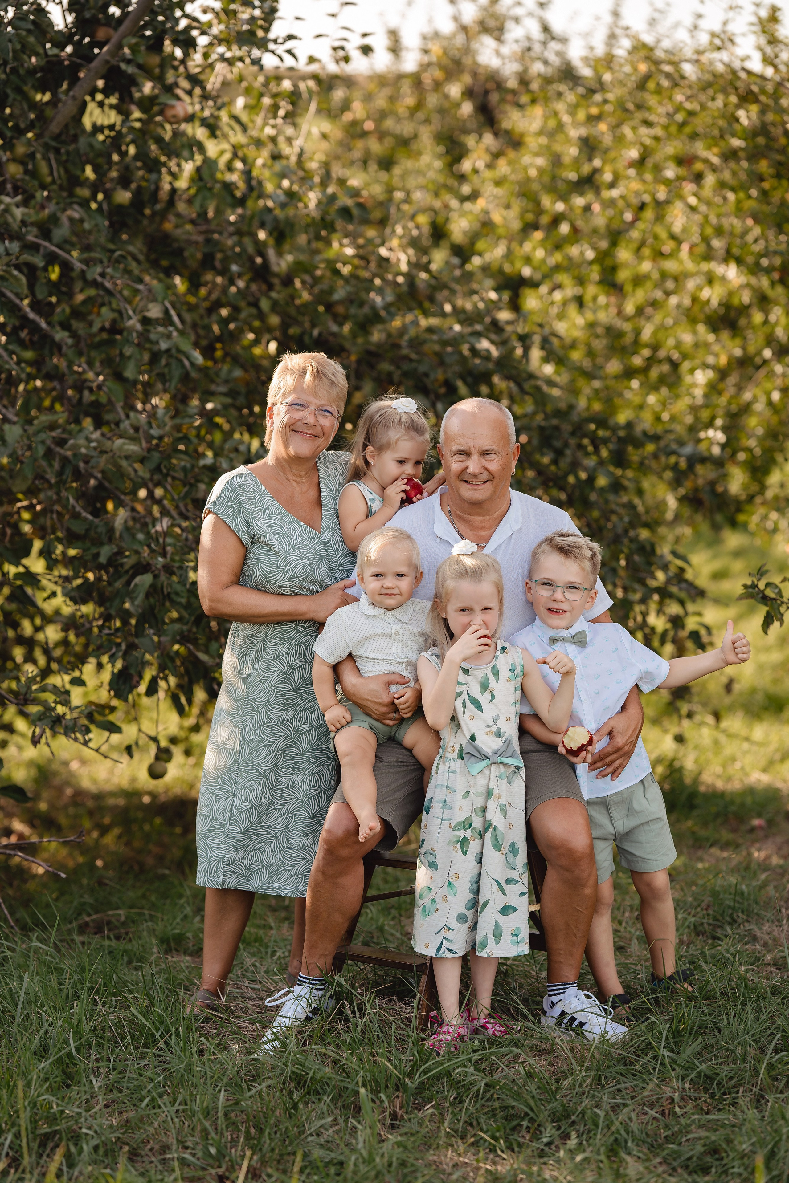 Großelternliebe hoch 4. Portraitfotografie in Gründau Elena Ohnstedt