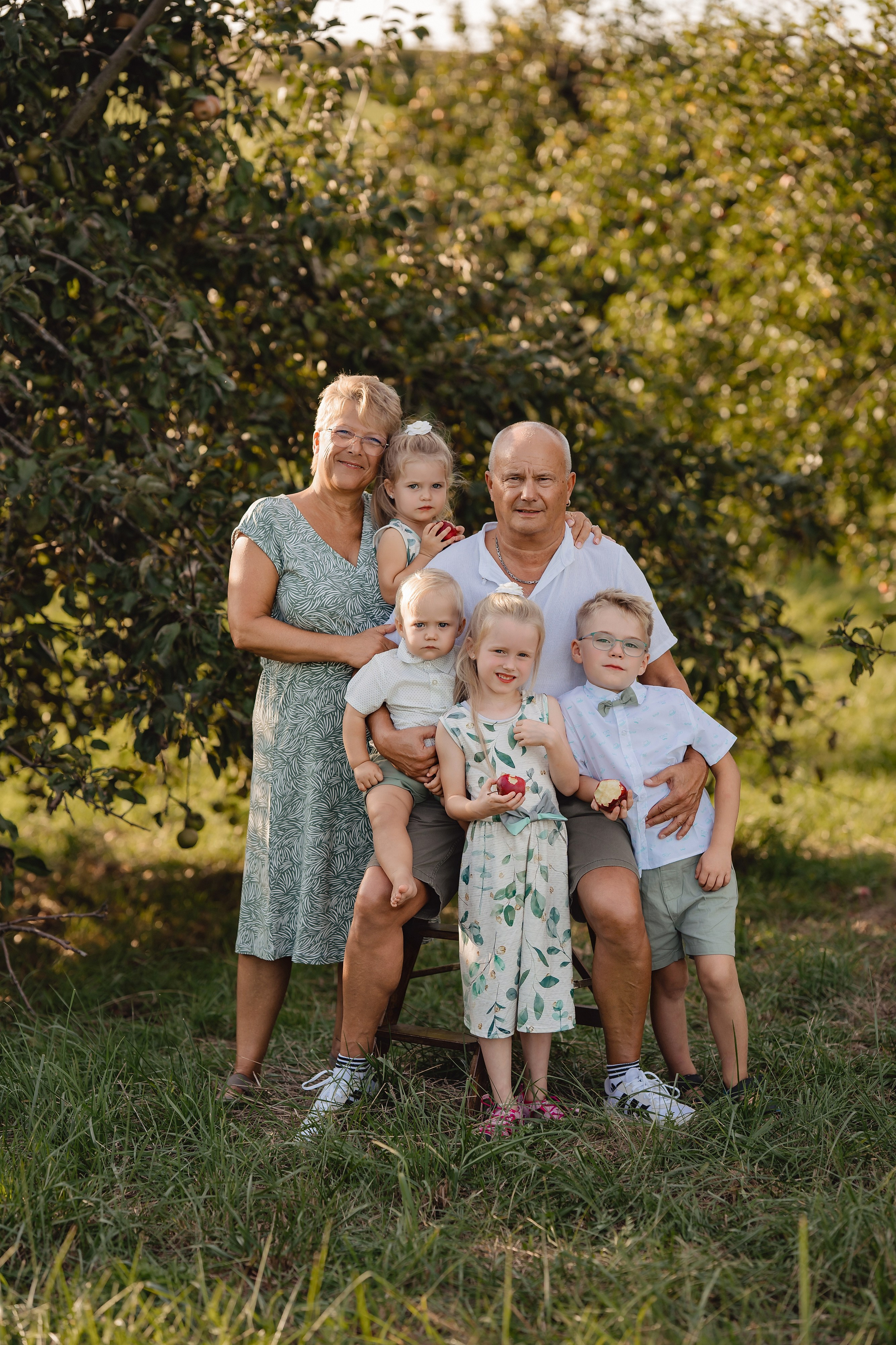 Großelternliebe hoch 4. Portraitfotografie in Gründau Elena Ohnstedt
