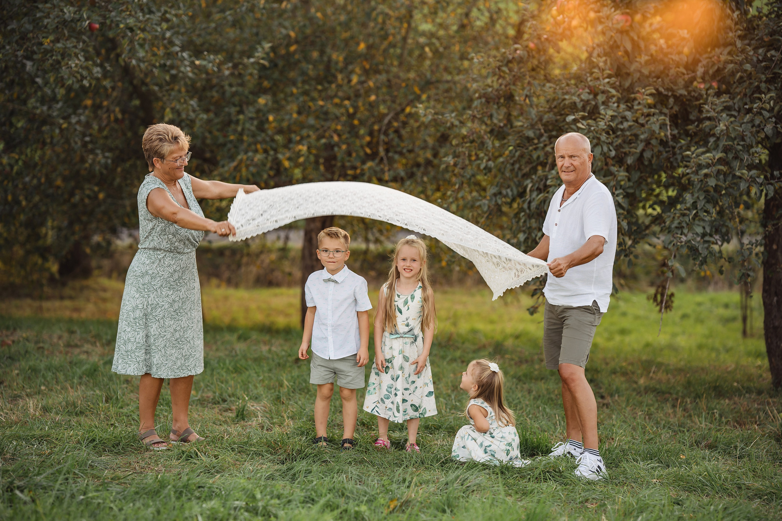 Großelternliebe hoch 4. Portraitfotografie in Gründau Elena Ohnstedt