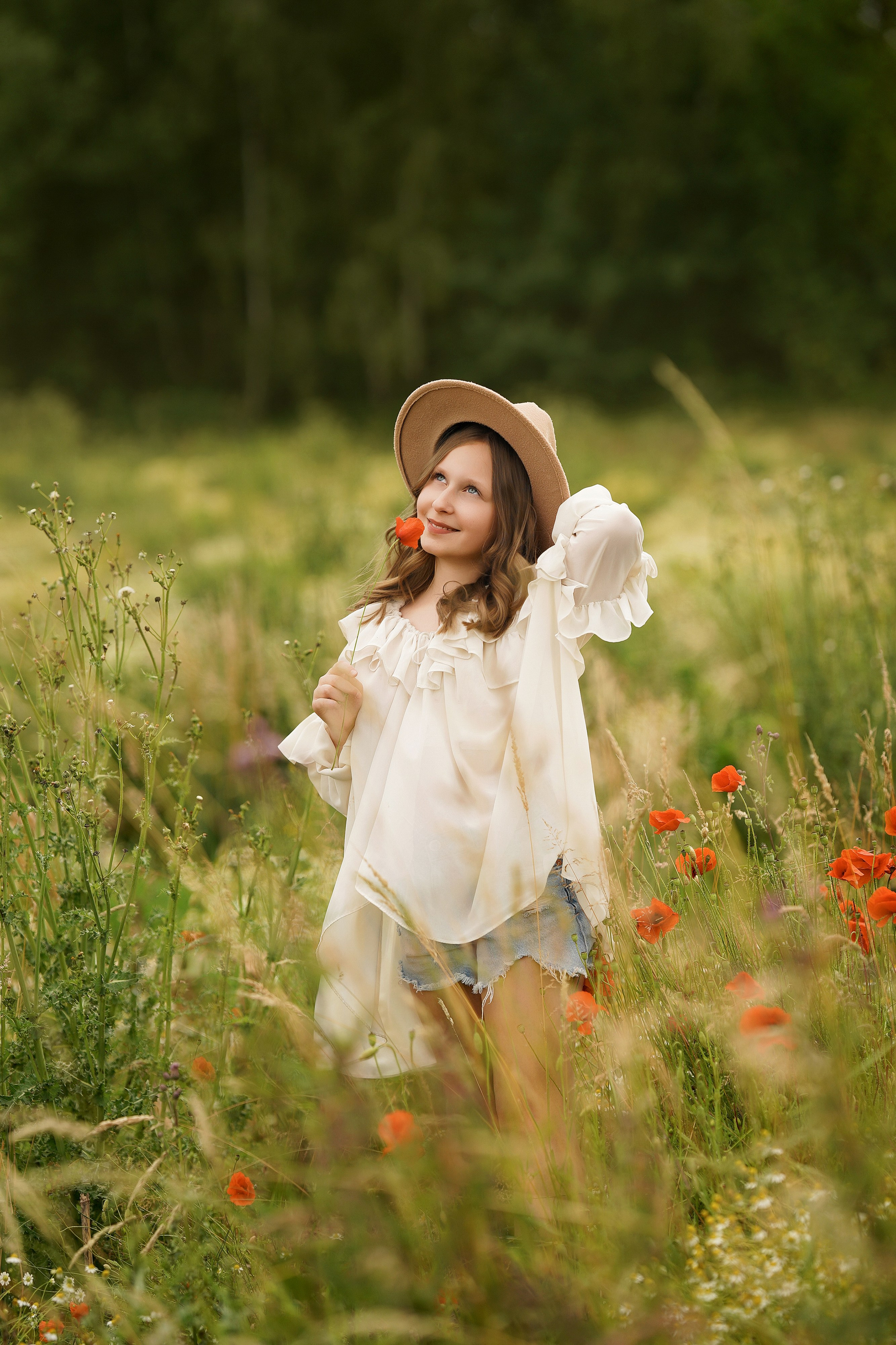 Sommer, Mohnblumen und der Wind. Portraitfotografie in Gründau Elena Ohnstedt