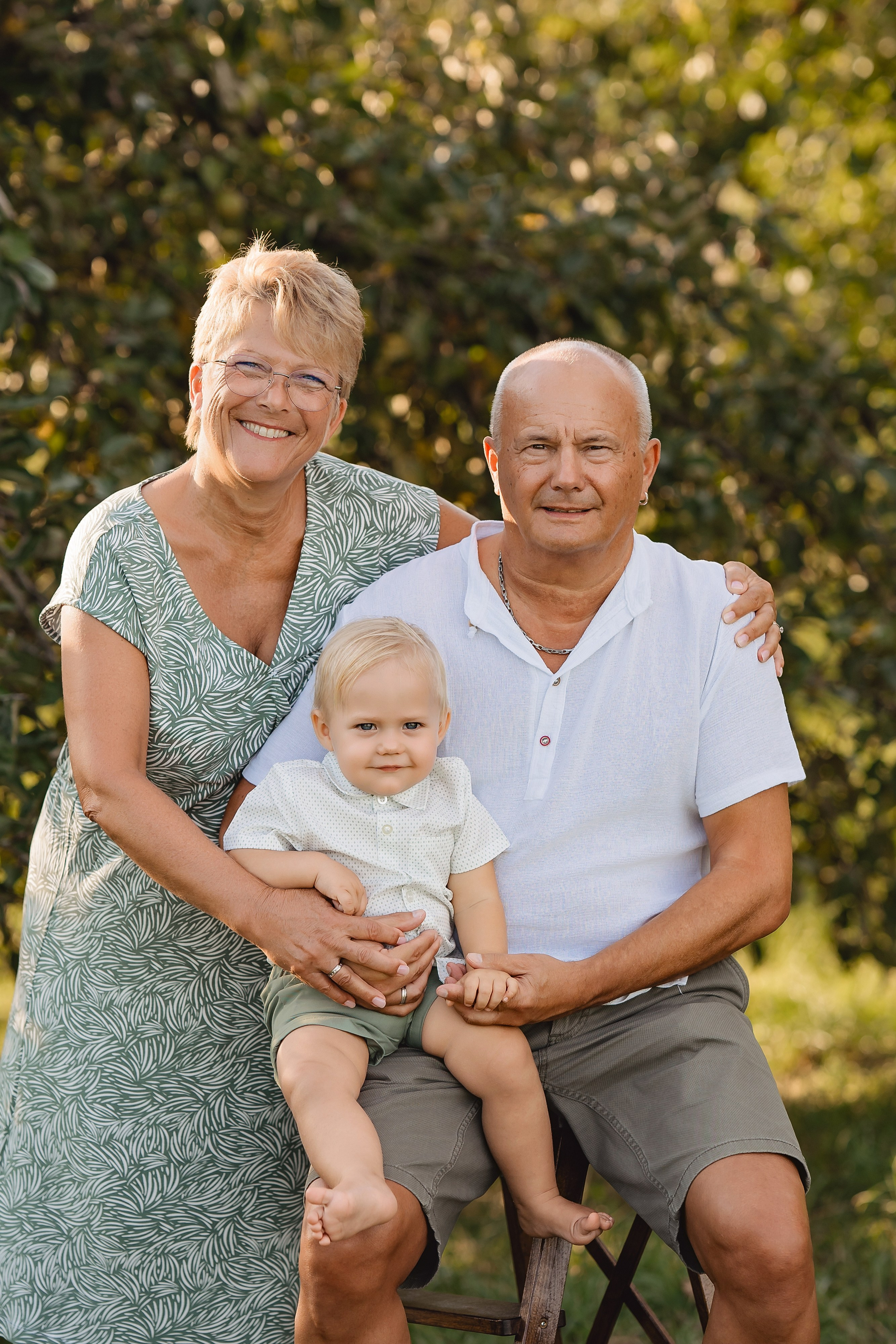 Großelternliebe hoch 4. Portraitfotografie in Gründau Elena Ohnstedt