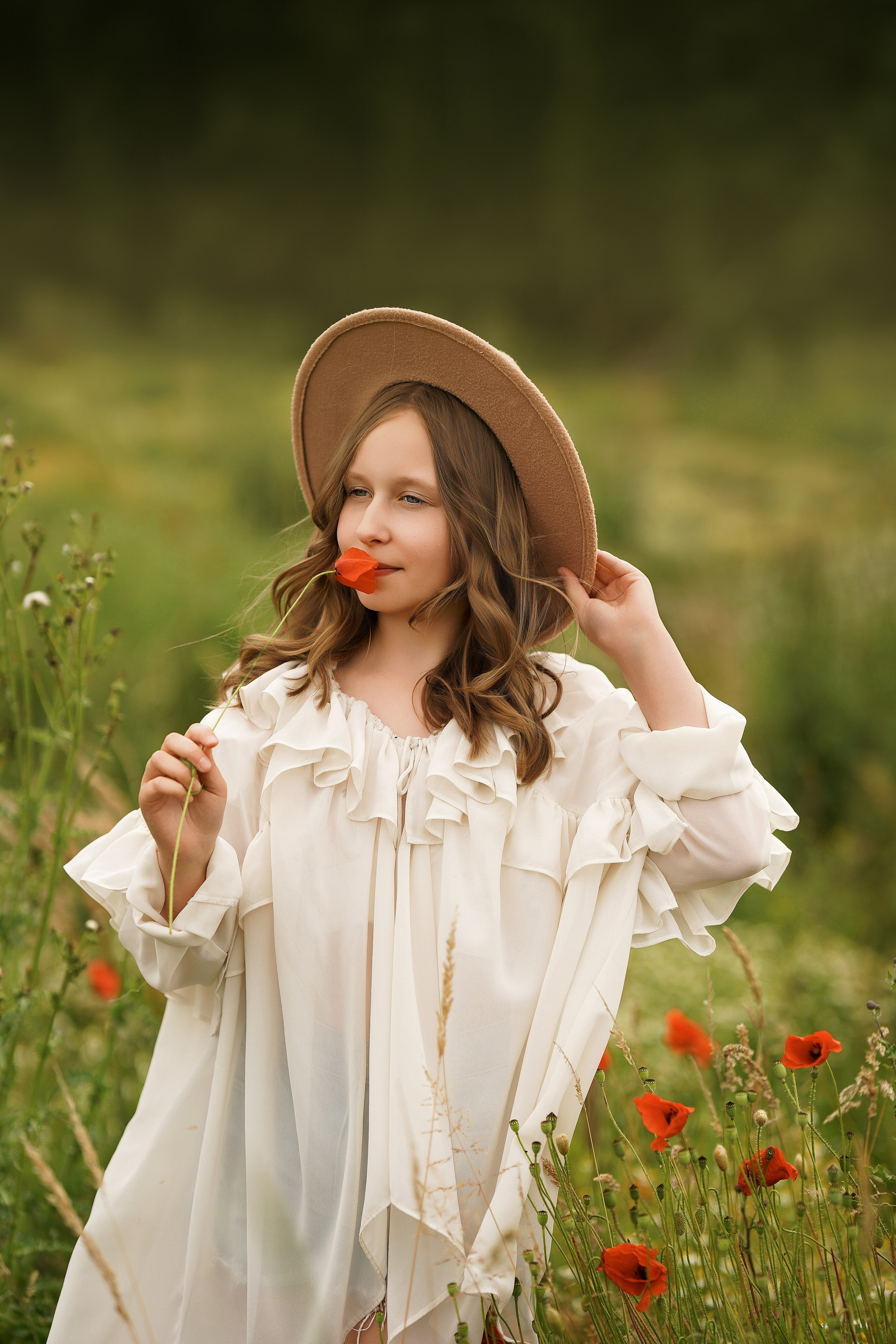 Sommer, Mohnblumen und der Wind. Portraitfotografie in Gründau Elena Ohnstedt