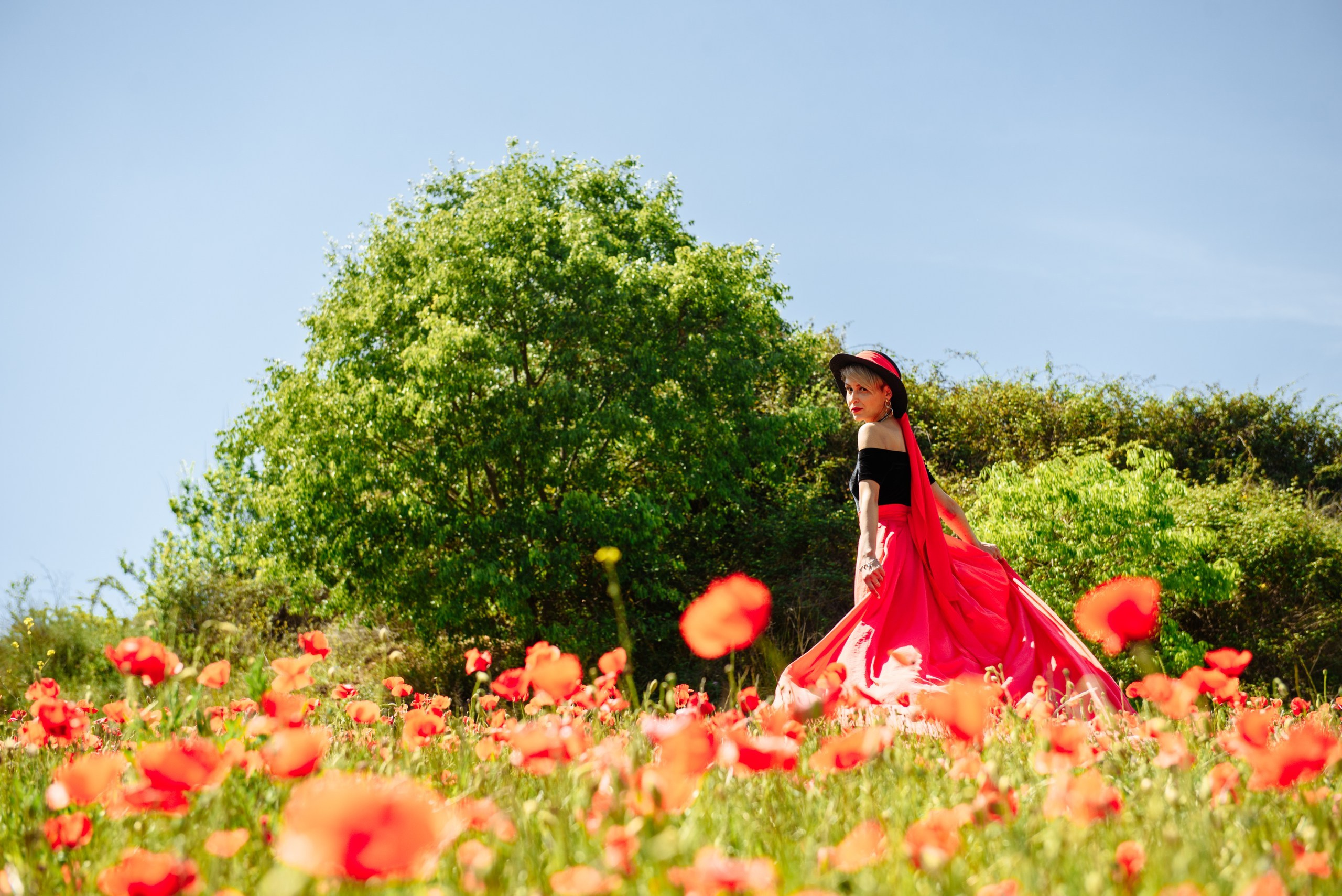 Olga Campos flores rojos. Фотограф Екатерина Гасанова — фотосессии в Барселоне