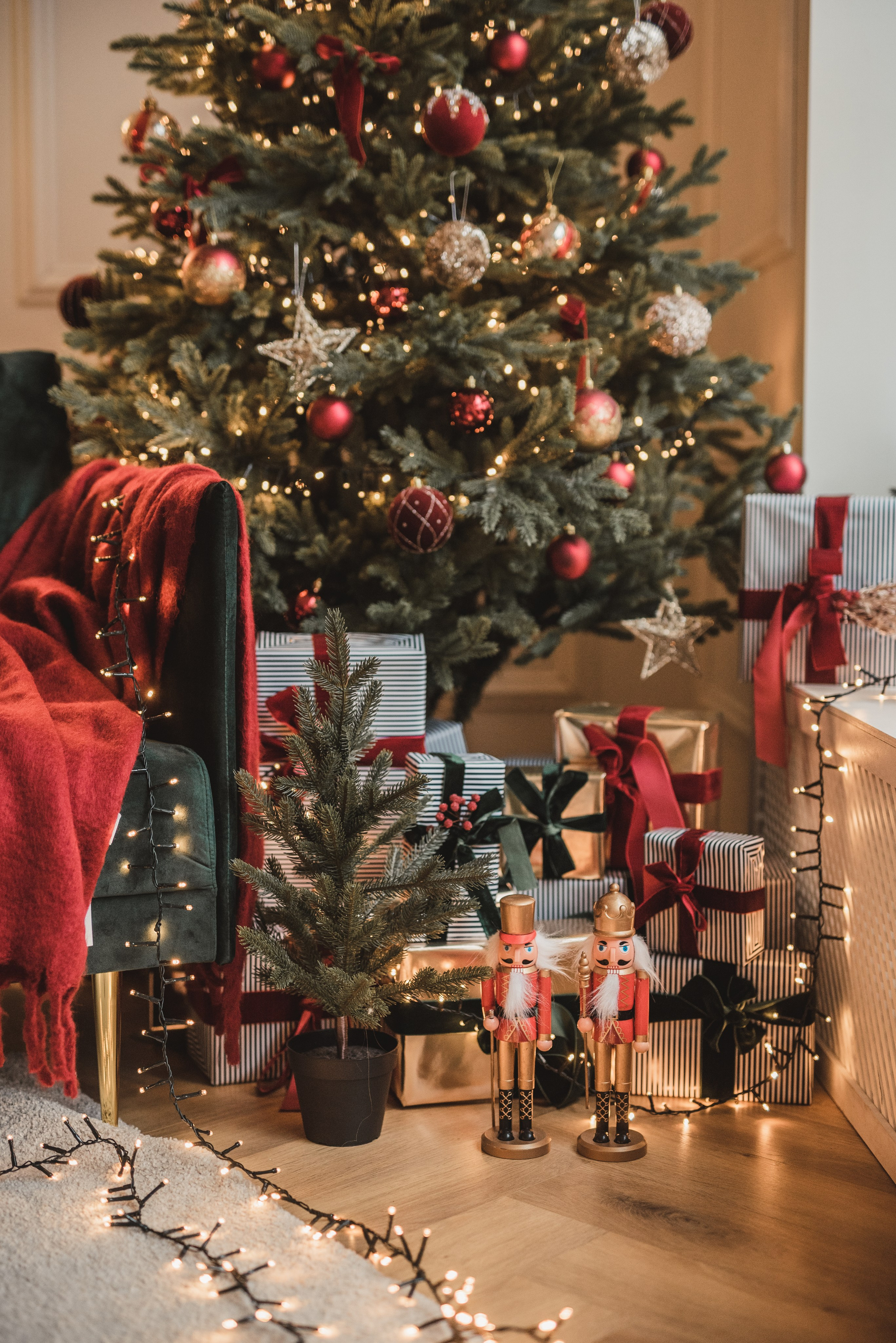 Fotostudijas Ziemassvētku Dekors – Maģiska svētku fotosesijas atmosfēra Rīgā. Fotostudija VEF Rīga