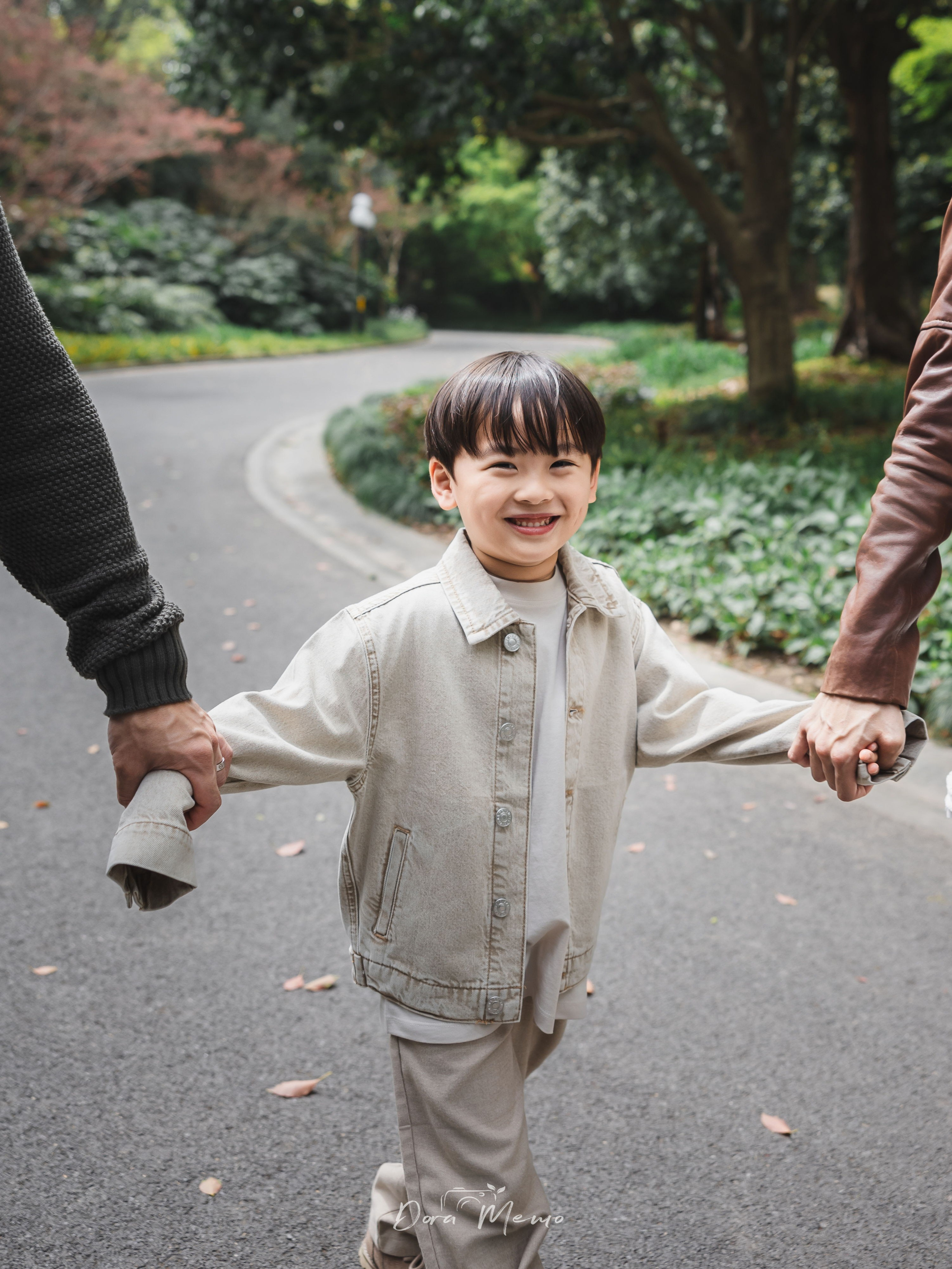 Shanghai Family Photography — A Singapore Family’s Sping Park Session