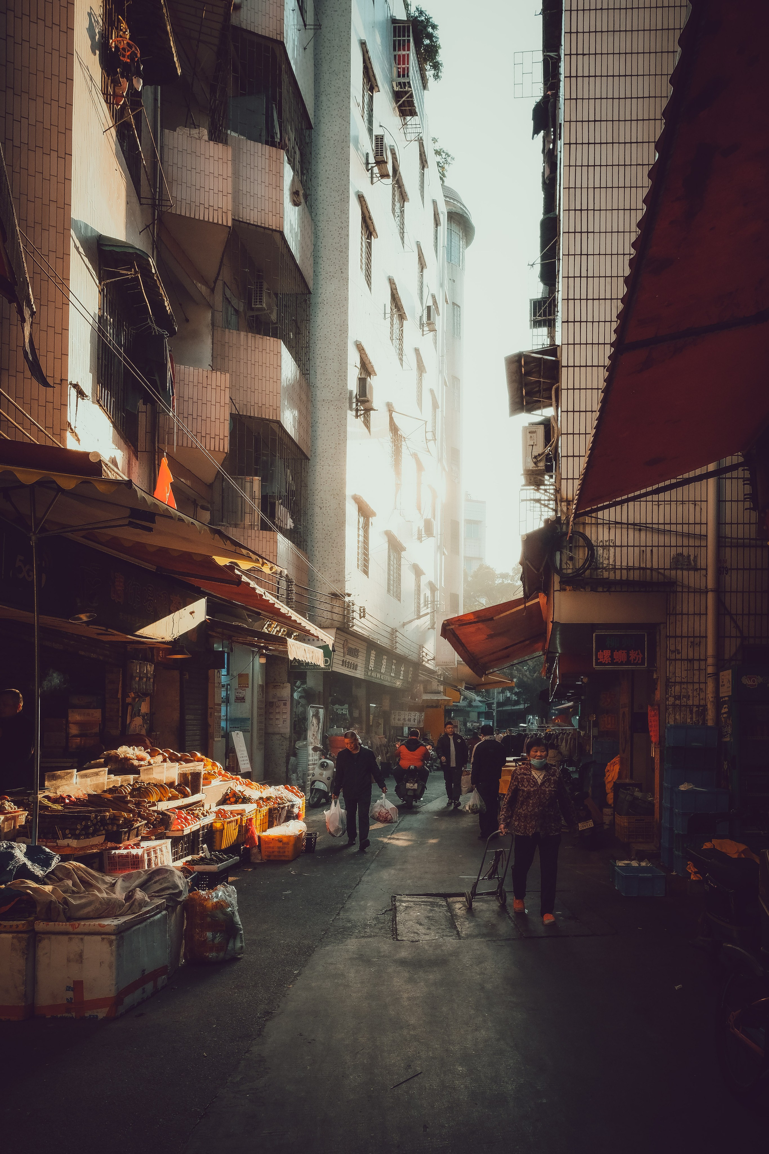 Guangzhou Street Photography | Candid Street Photography by Yukophotography | 街头摄影师广州