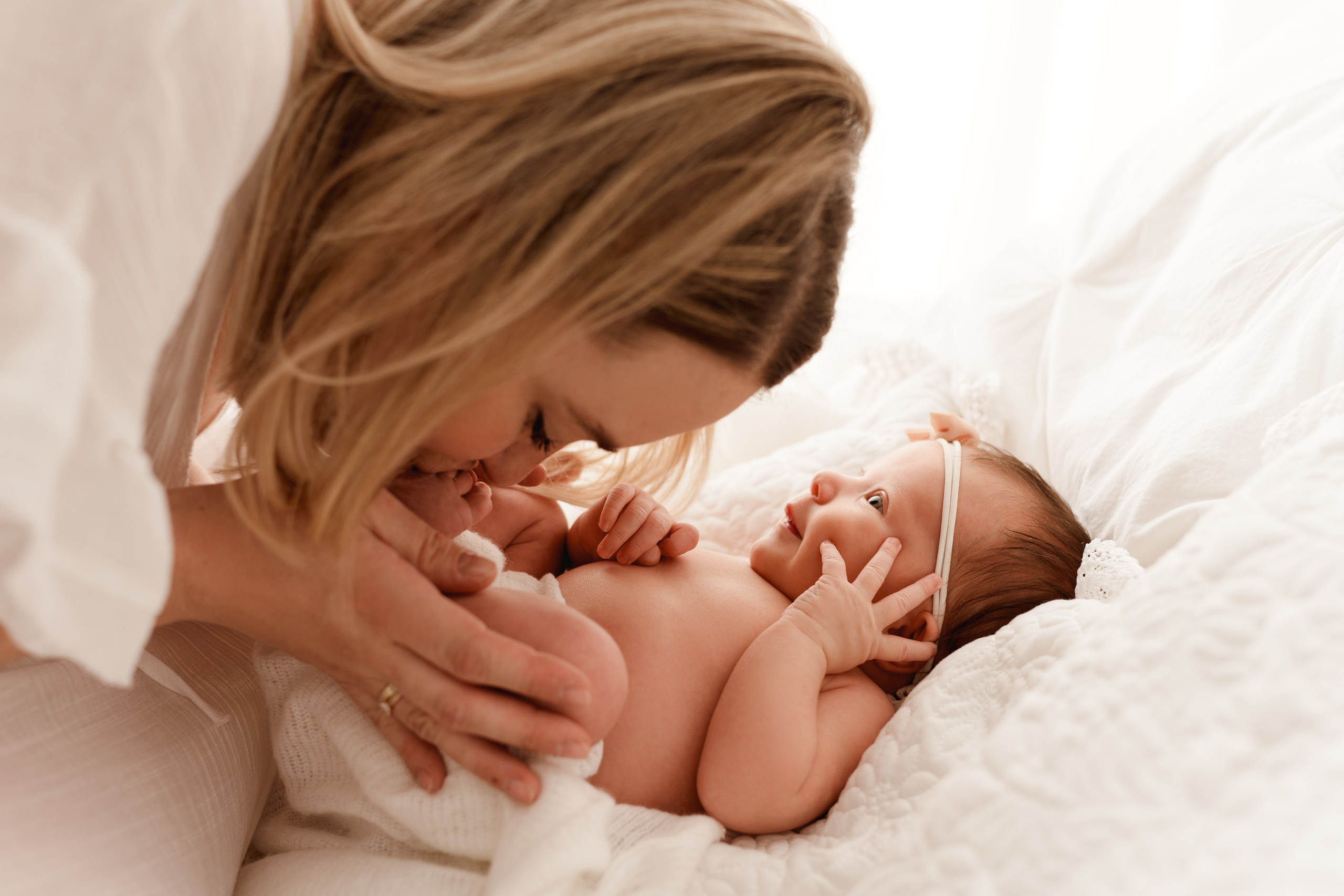 Malutka Pola i jej pierwsza sesja. Fotograf Łódź - sesja ciążowa, noworodkowa, dziecięca. Studio w Łodzi