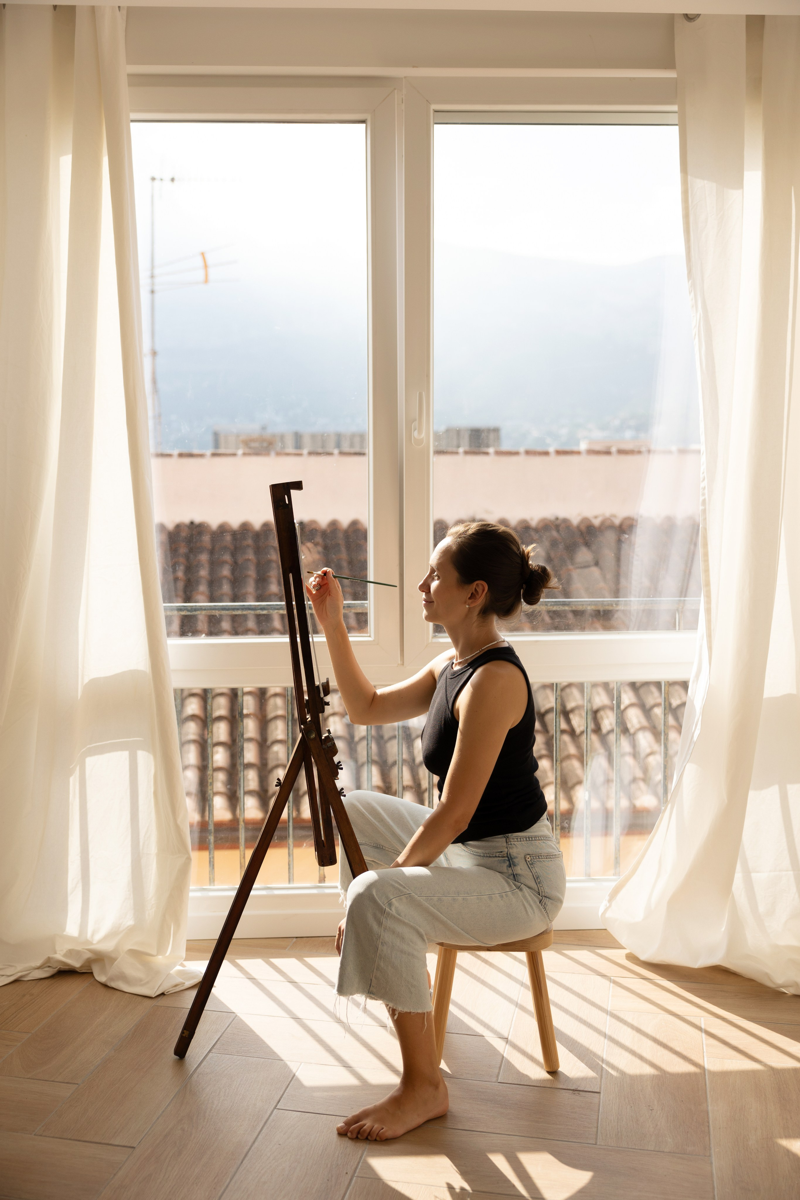 Personal brand photoshoot for art therapist. Eugénie Smirnova — your photographer in Toulouse and southwest France