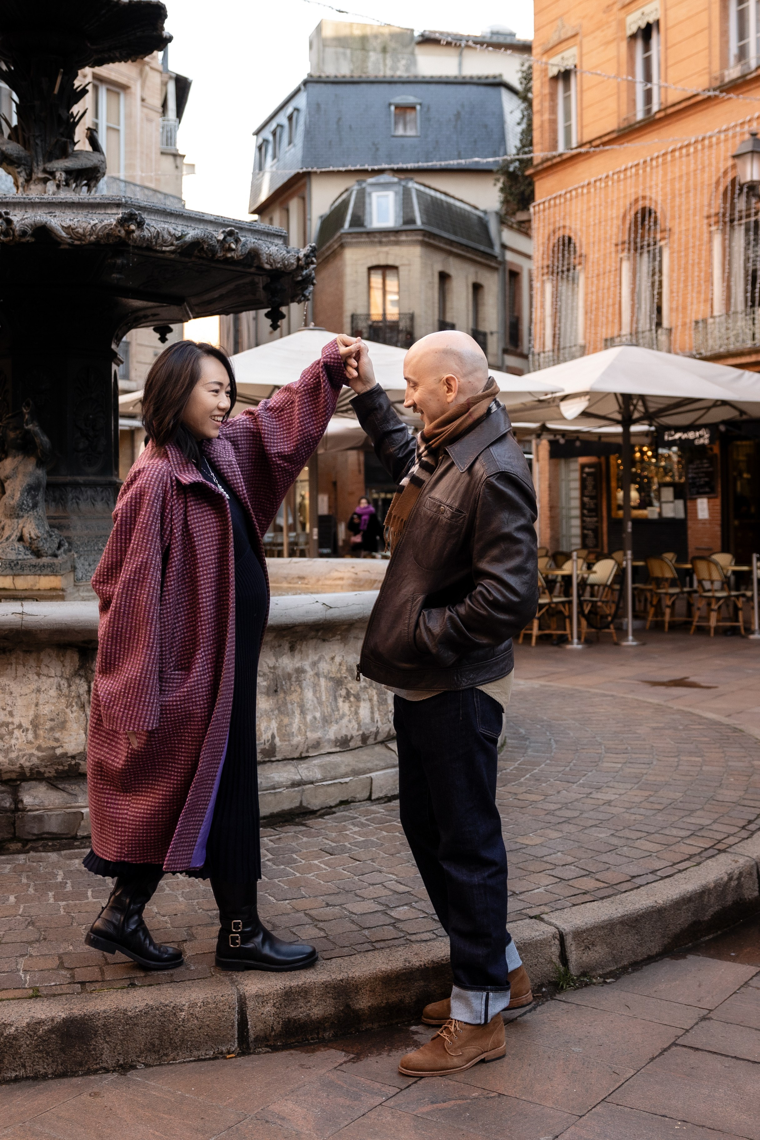 Séance photo maternité Noël à Toulouse. Eugénie Smirnova — photographe à Toulouse et dans le sud-ouest de la France