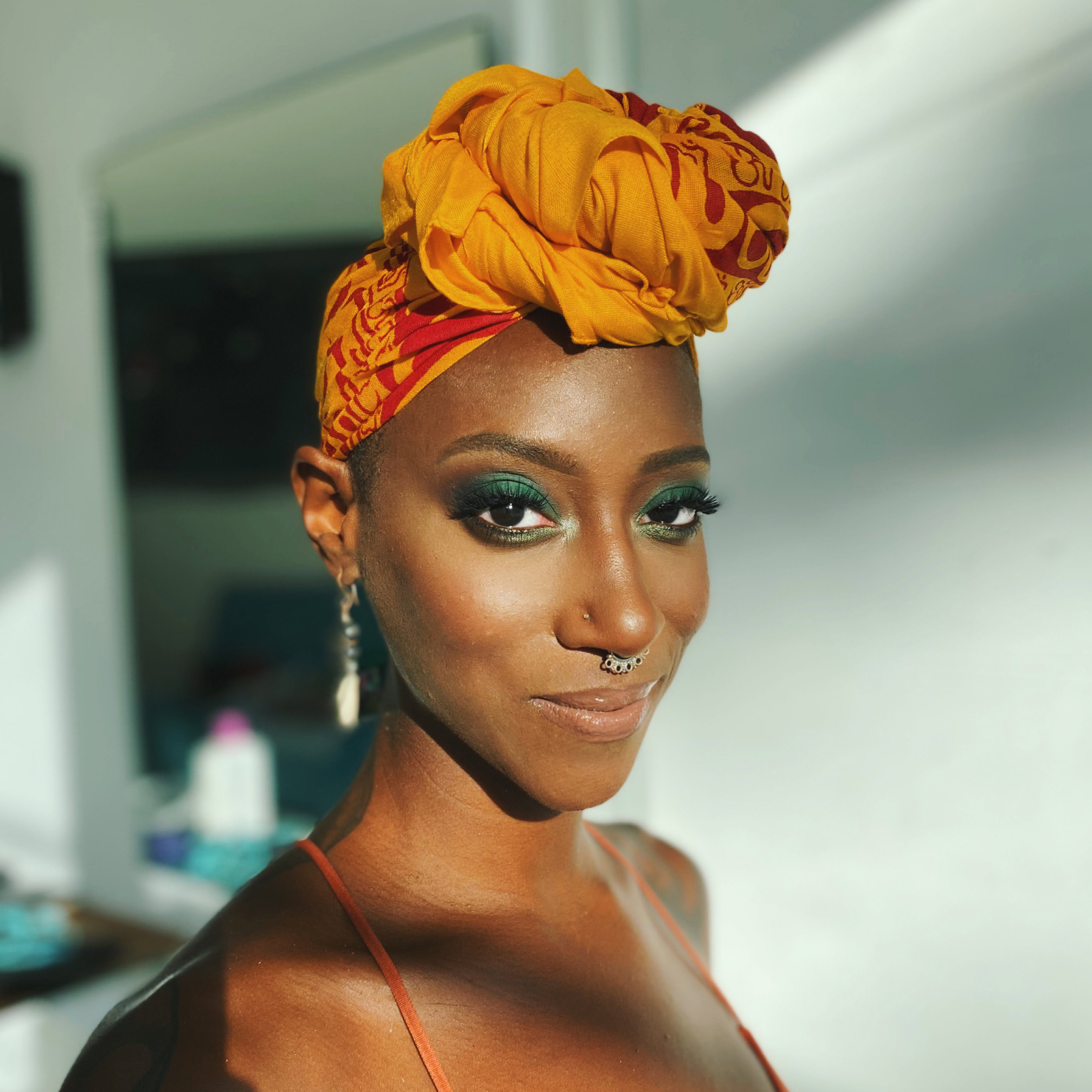 African woman with green smoky eyes makeup done by makeup_in_rome