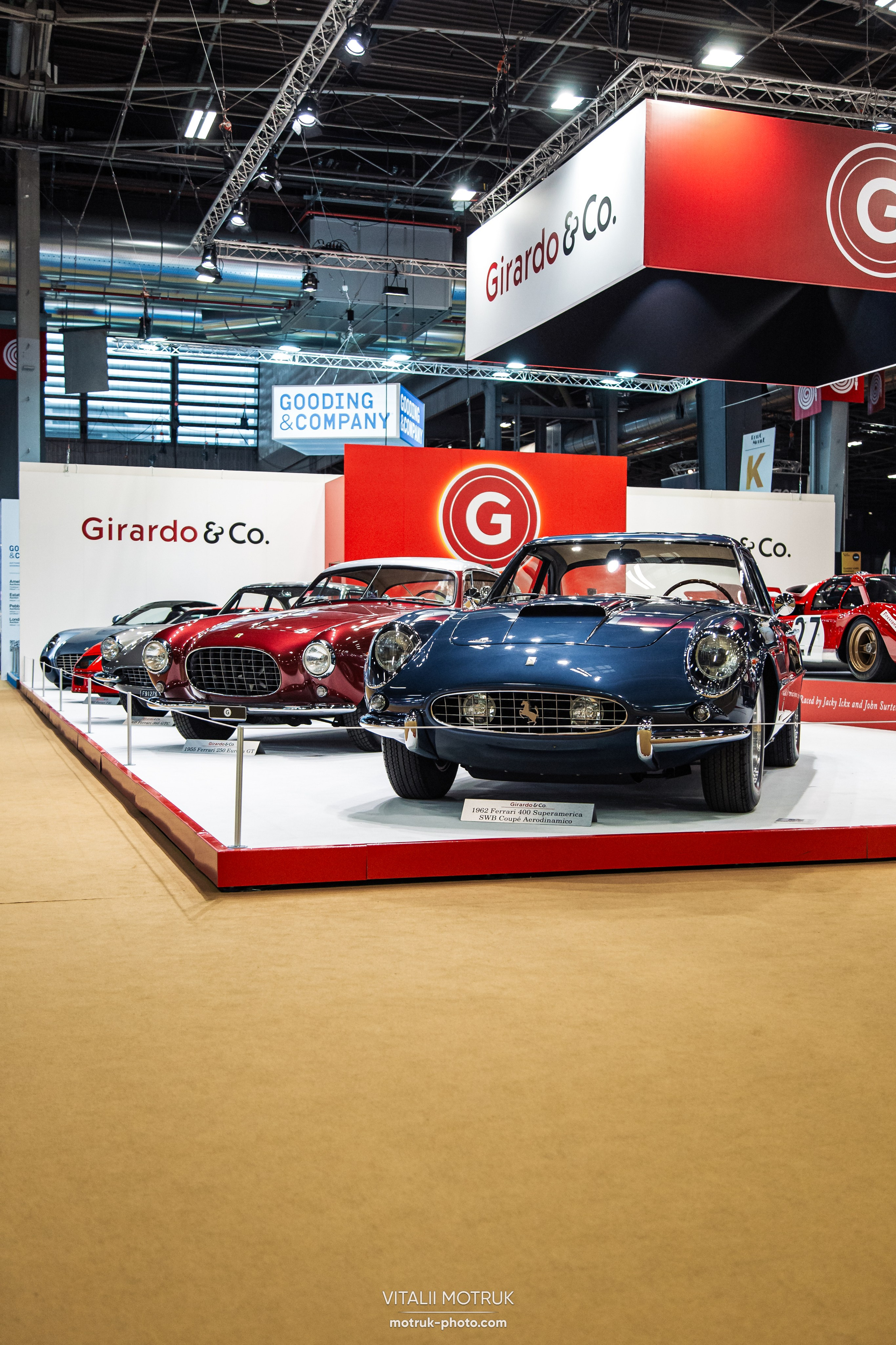 Retromobile 2023. Photographe de voitures à Paris — Vitalii Motruk