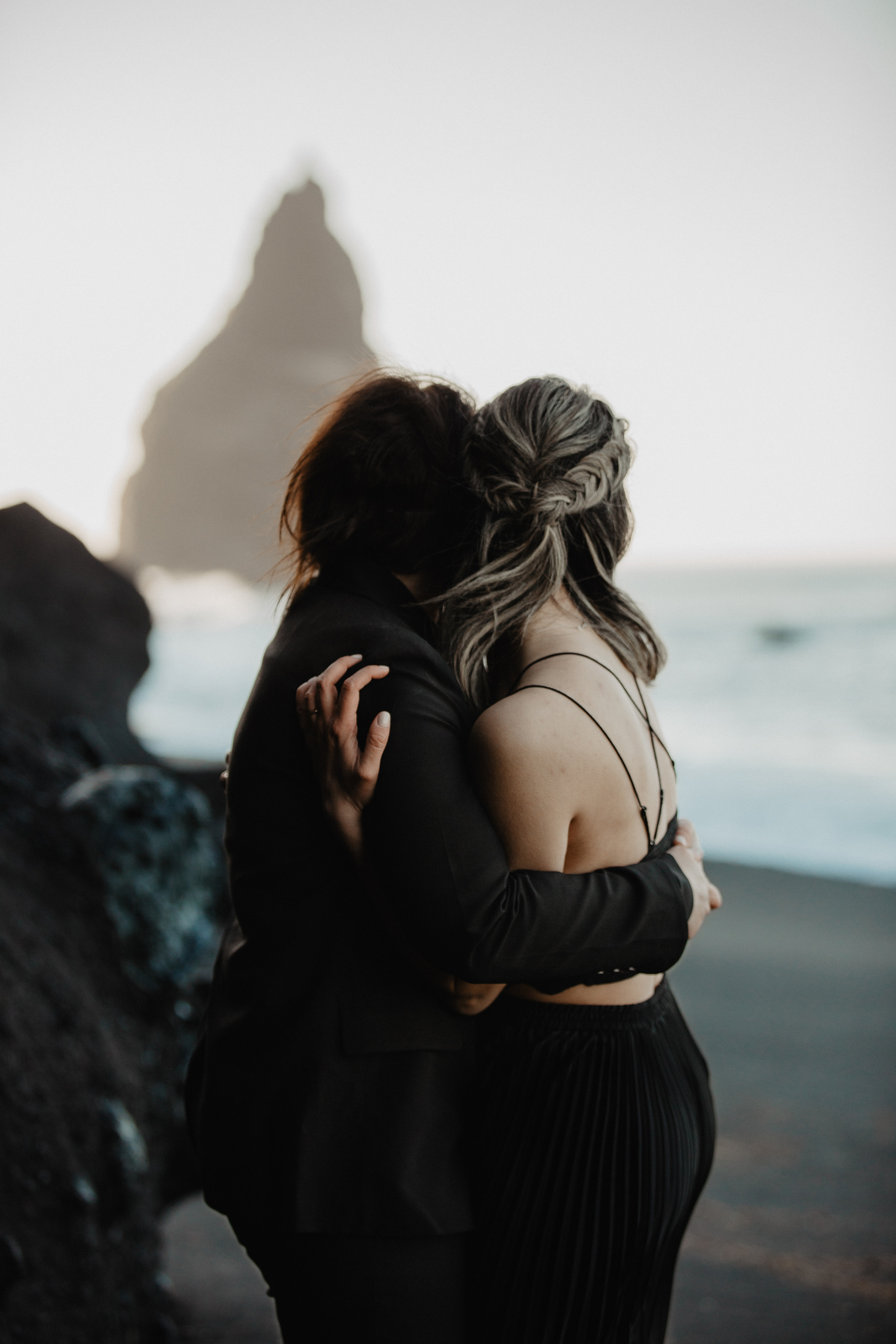 Sunrise elopement at black sand beach in Iceland. Iceland elopement photographer & videographer