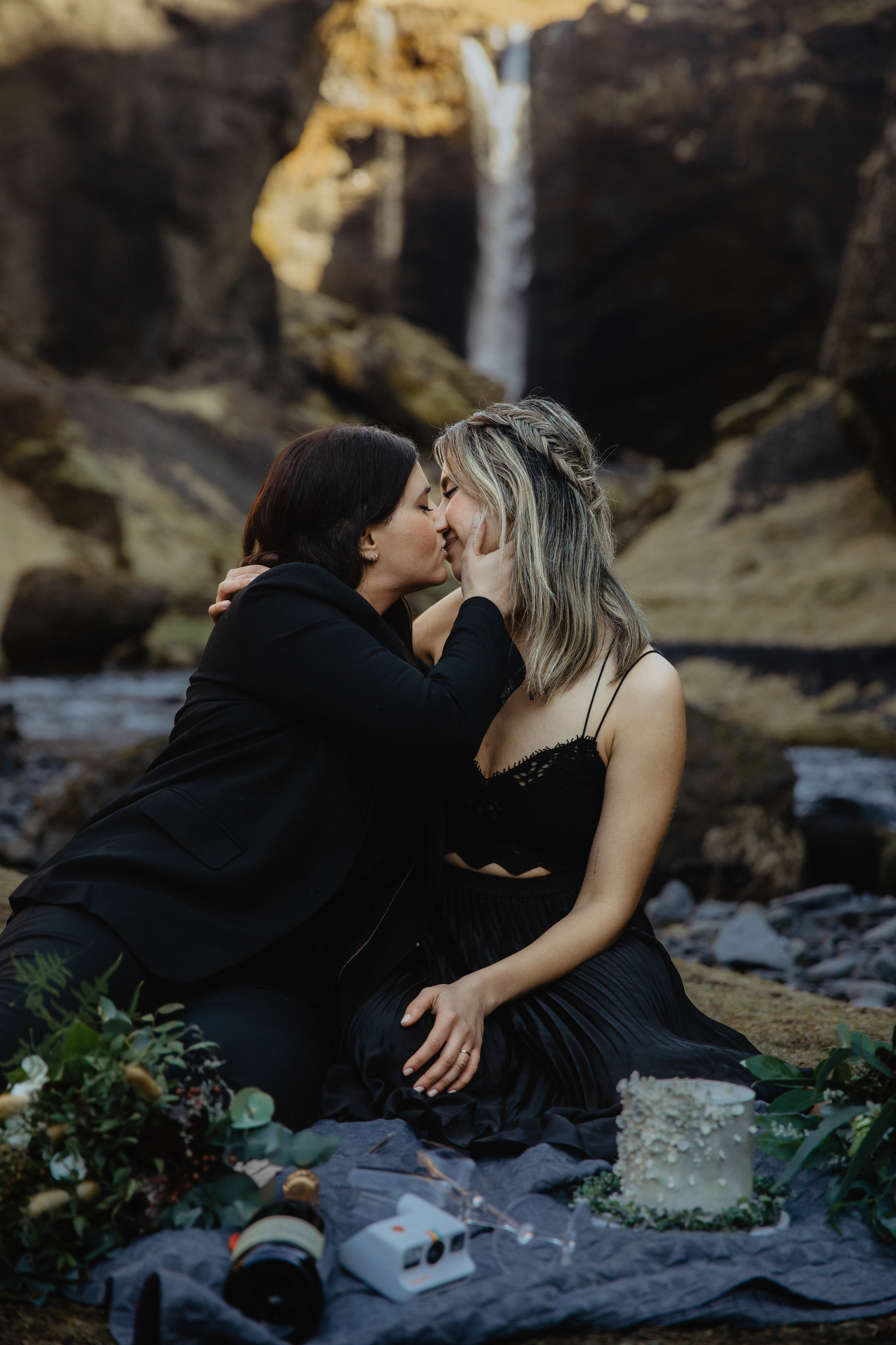 Sunrise elopement at black sand beach in Iceland. Iceland elopement photographer & videographer