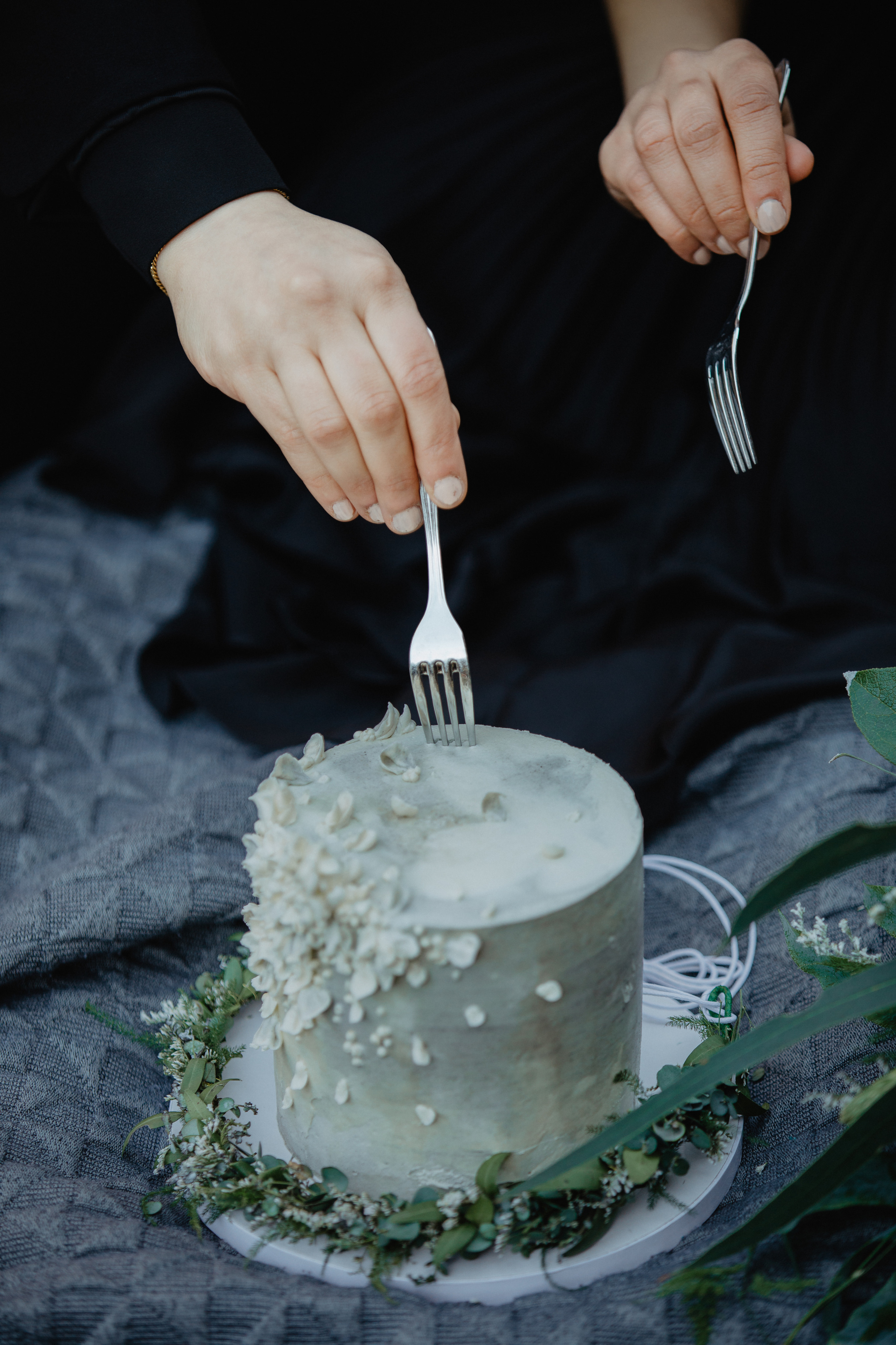 Sunrise elopement at black sand beach in Iceland. Iceland elopement photographer & videographer