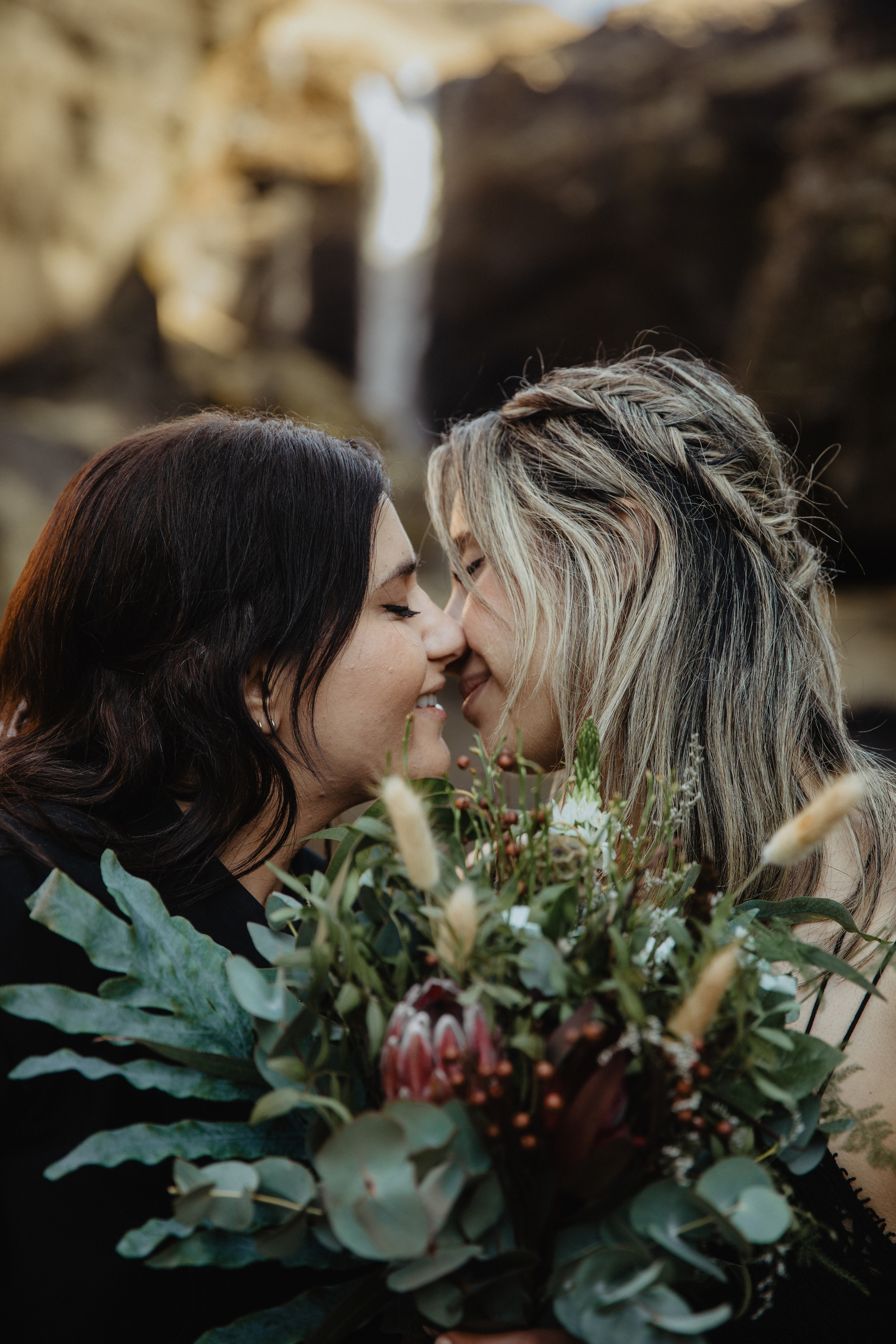 Sunrise elopement at black sand beach in Iceland. Iceland elopement photographer & videographer