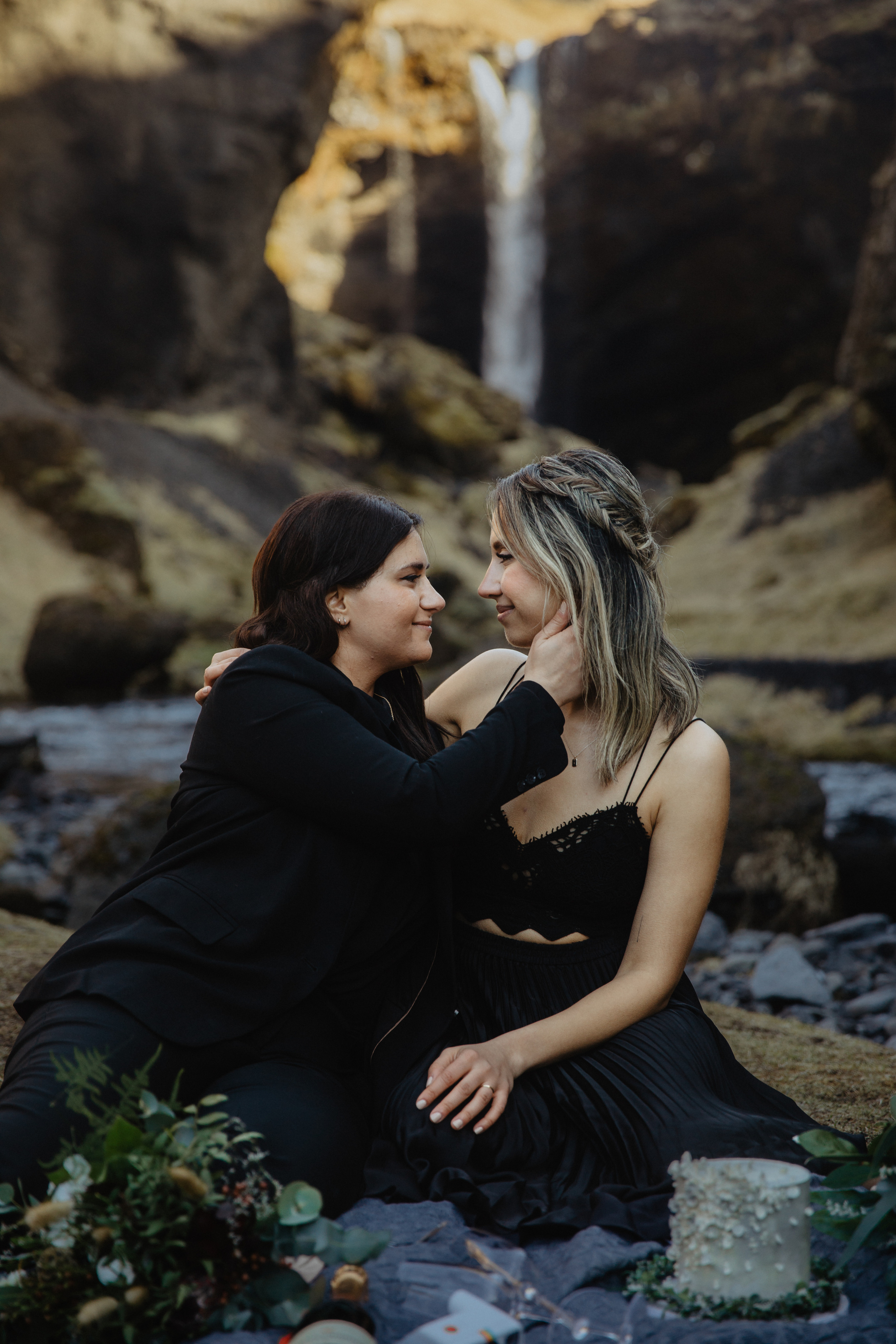 Sunrise elopement at black sand beach in Iceland. Iceland elopement photographer & videographer
