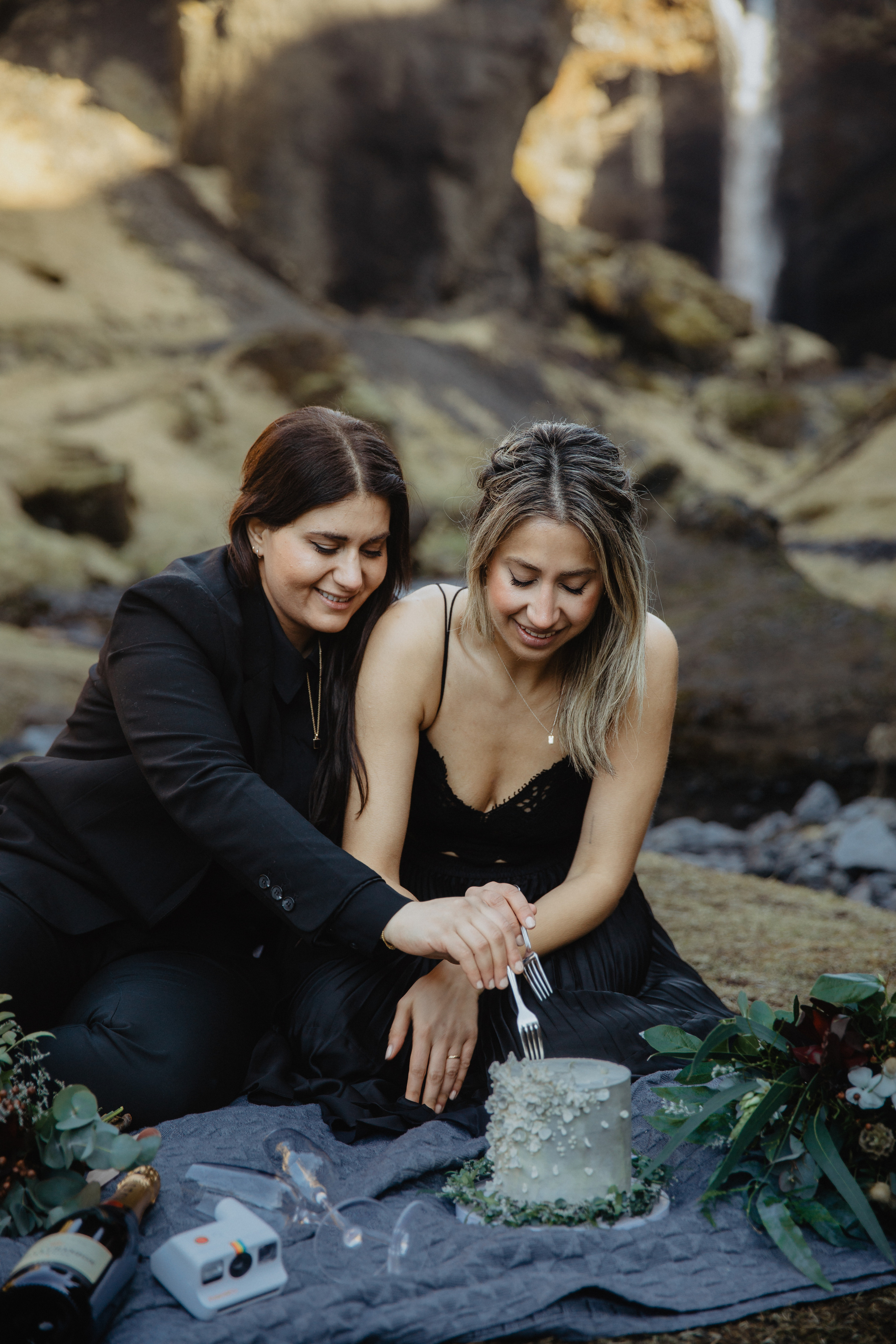 Sunrise elopement at black sand beach in Iceland. Iceland elopement photographer & videographer