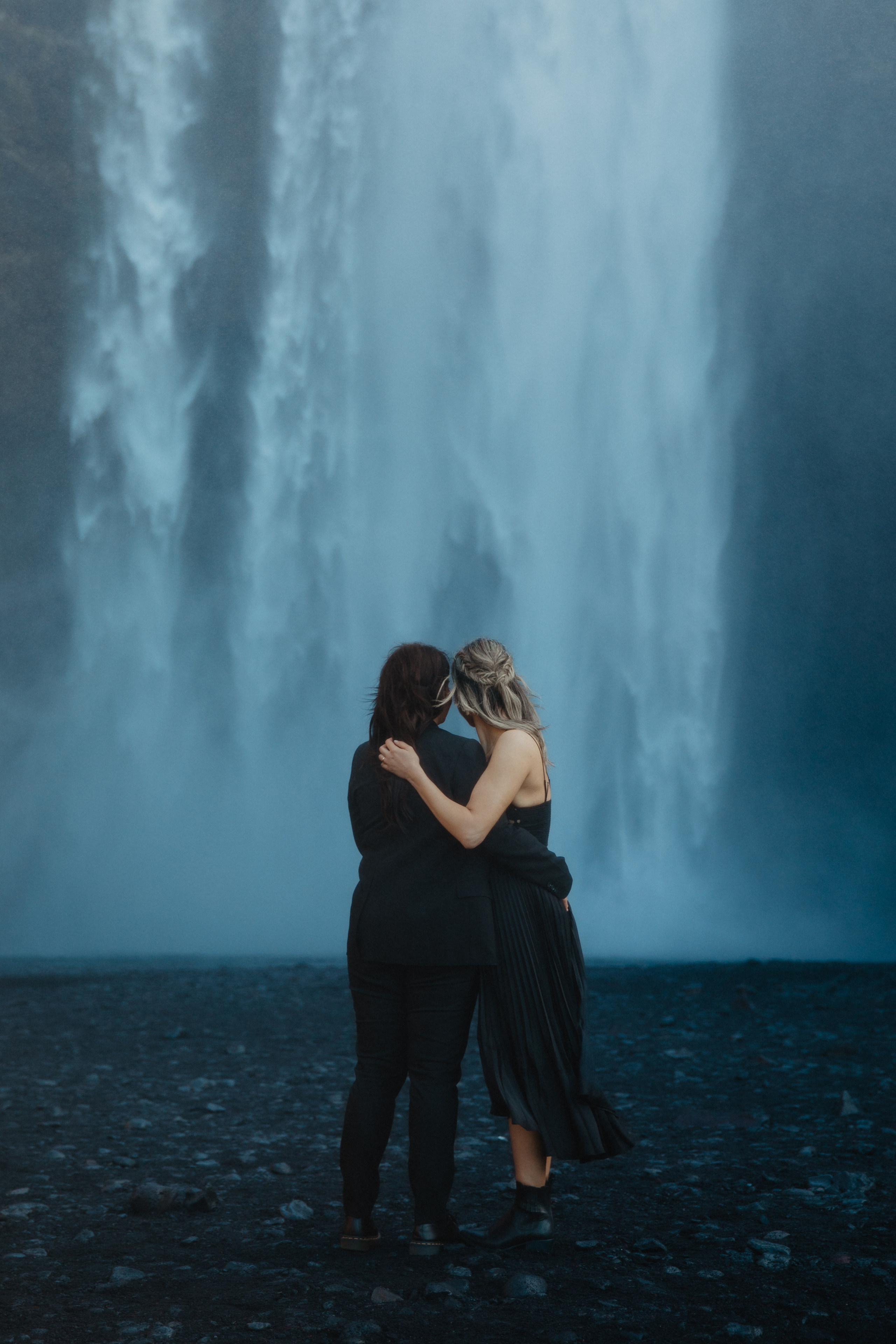 Sunrise elopement at black sand beach in Iceland. Iceland elopement photographer & videographer