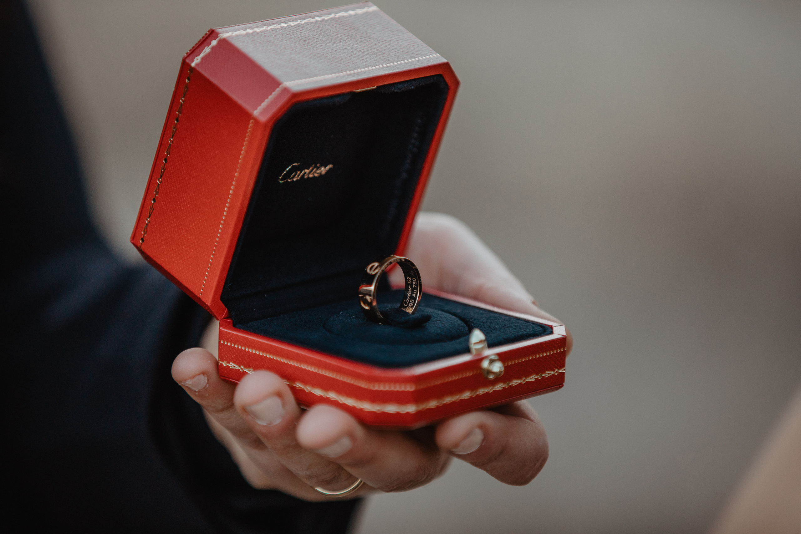 Sunrise elopement at black sand beach in Iceland. Iceland elopement photographer & videographer