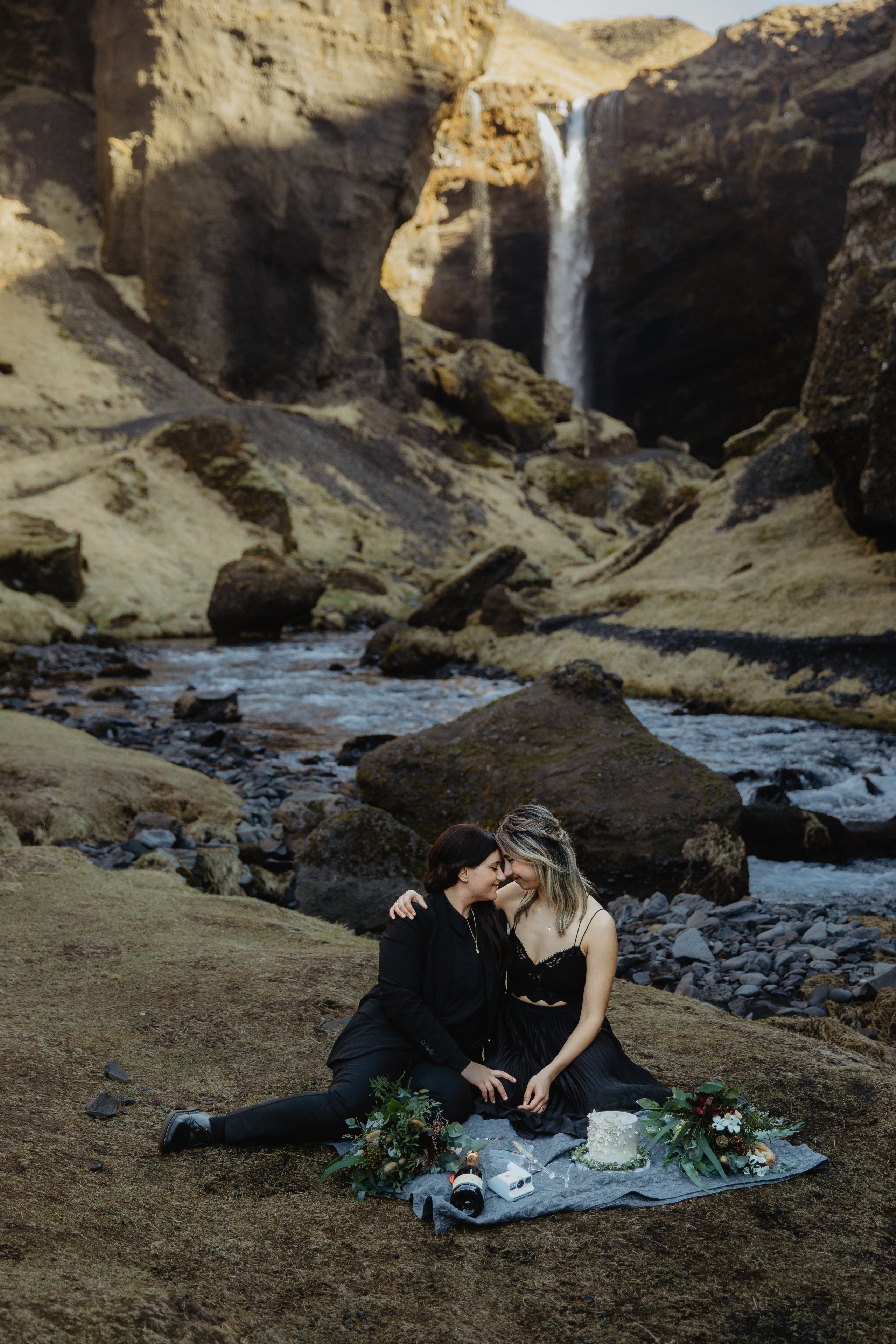 Sunrise elopement at black sand beach in Iceland. Iceland elopement photographer & videographer
