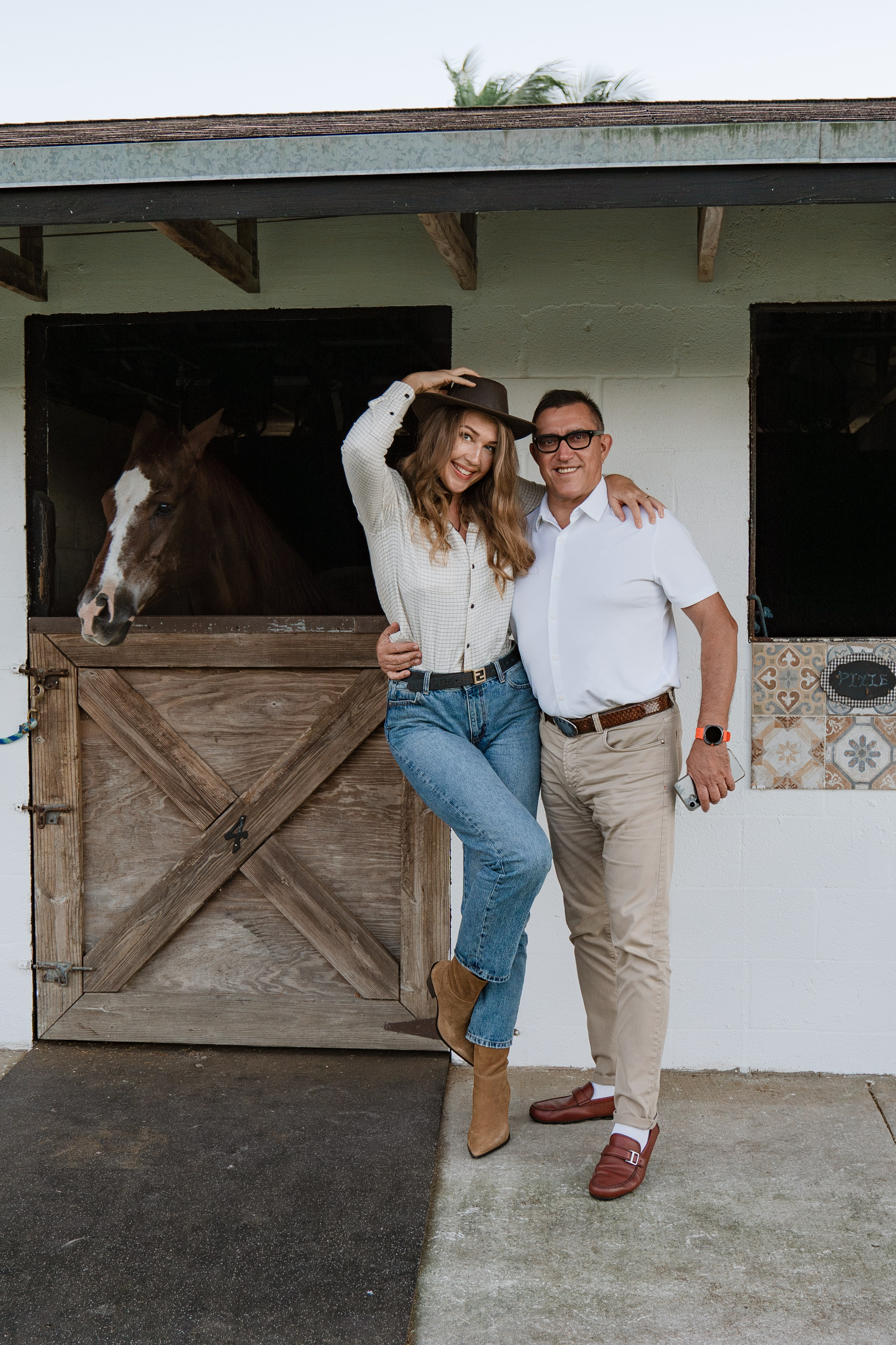 Family photo session at Stables. Https://the-photo-way.wfolio.pro