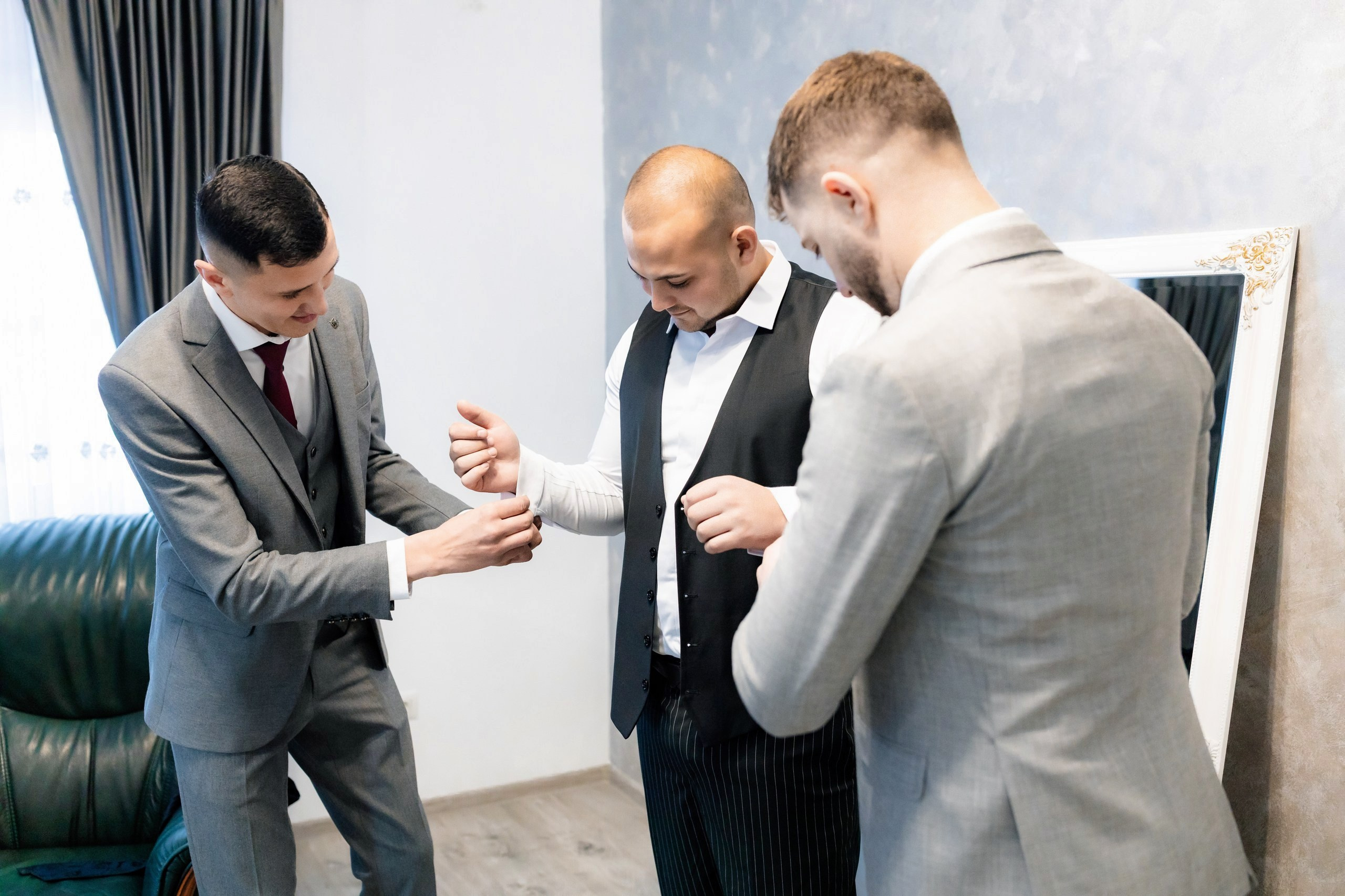 Fotograf nuntă Târgu Neamț – Samuel și Roxana, fotografie autentică realizată de AlinoFotoStudio 2. Fotograf nuntă Iași, Bacău, Suceava și Botoșani – Alin Chirilă surprinzând momente reale de nuntă 3. Fotografie de nuntă cu emoție și credință – AlinoFotoStudio, fotograf povestitor 4. Fotograf profesionist nuntă în Moldova – cadre naturale și pline de emoție 5. Alin Chirilă fotograf nuntă – poveste reală surprinsă prin fotografie 6. Fotograf nuntă cu stil documentar – momente autentice din ziua nunții Pregătiri mireasă acasă – fotografie naturală realizată de Alin Chirilă fotograf nuntă 8. Detalii din ziua nunții – fotograf nuntă Iași și Botoșani, AlinoFotoStudio 9. Emoții din dimineața nunții – fotograf profesionist Moldova 10. Cadre autentice din pregătiri – fotograf nuntă Suceava și Bacău Ceremonie religioasă nuntă – moment emoționant surprins de fotograf Alin Chirilă 12. Nuntă cu valori creștine – fotografie din biserică realizată cu discreție 13. Rugăciune și emoție în ziua nunții – fotograf nuntă Târgu Neamț 14. Legământ în fața lui Dumnezeu – fotografie de nuntă autentică 15. Fotograf nuntă biserică – momente sincere și pline de semnificație Petrecere de nuntă – cadre naturale realizate de AlinoFotoStudio 17. Bucurie și dans la nuntă – fotograf nuntă Iași și împrejurimi 18. Momente autentice de la restaurant – fotograf nuntă Bacău Suceava 19. Atmosferă de nuntă surprinsă discret – Alin Chirilă fotograf -AlinoFotoStudio – fotograf nuntă cu abordare naturală și emoțională 21. Alin Chirilă fotograf – povestitor prin fotografie de nuntă 22. Fotograf nuntă în Moldova – stil documentar și autentic 23. Fotografie de nuntă sinceră și elegantă – AlinoFotoStudio- Fotograf nuntă Iași Bacău Suceava Botoșani – Alin Chirilă AlinoFotoStudio 26. Fotograf nuntă Târgu Neamț și Moldova – fotografie profesională de eveniment 27. Fotograf nuntă cu valori creștine și stil documentar – AlinoFotoStudio - Alin Chirilă – AlinoFotoStudio Fotograf nuntă Iași • Bacău • Suceava • Botoșani - Samuel & Roxana, Târgu Neamț -Momente reale, trăite sincer și păstrate pentru totdeauna.