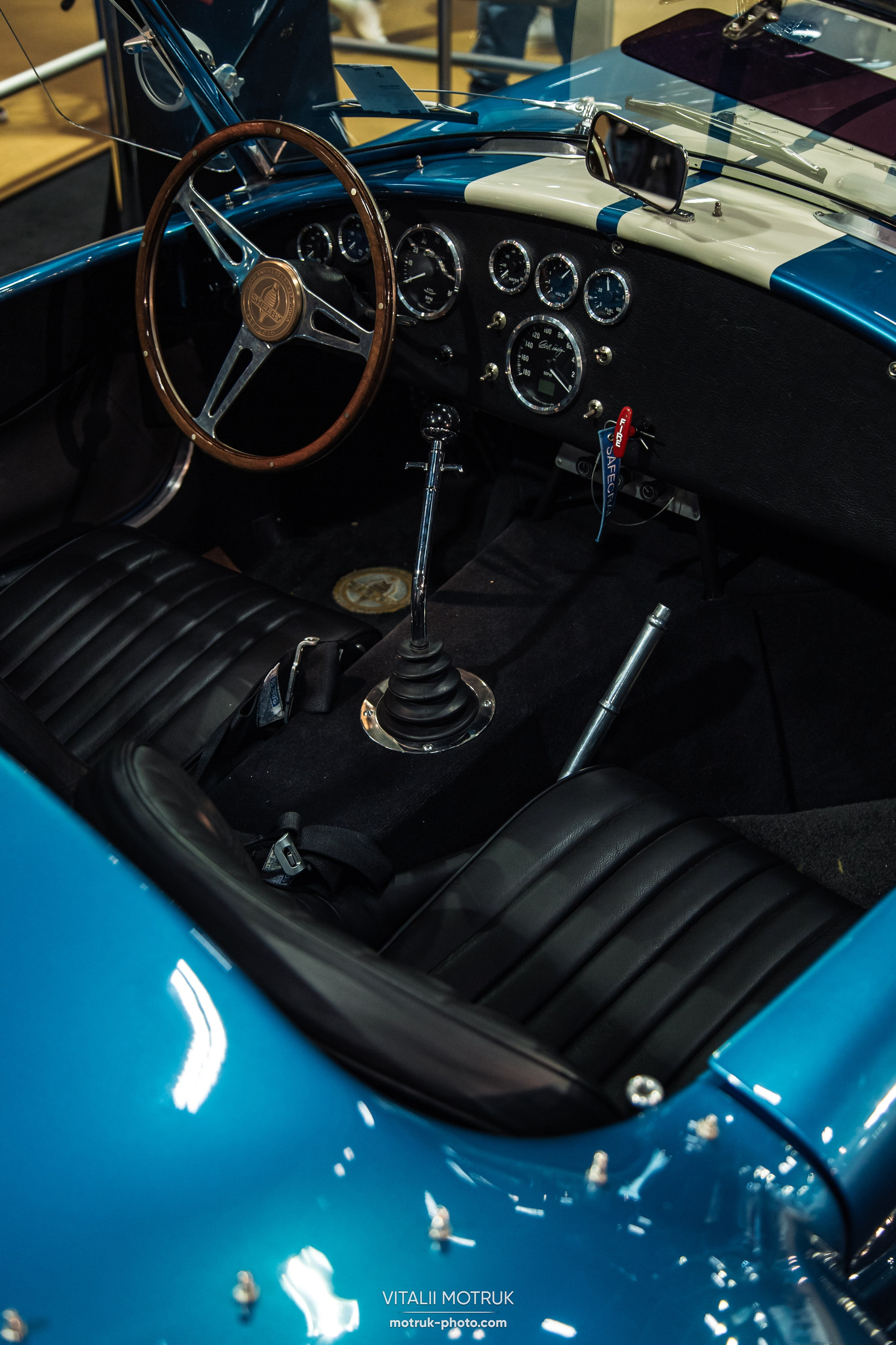 Retromobile 2023. Photographe de voitures à Paris — Vitalii Motruk