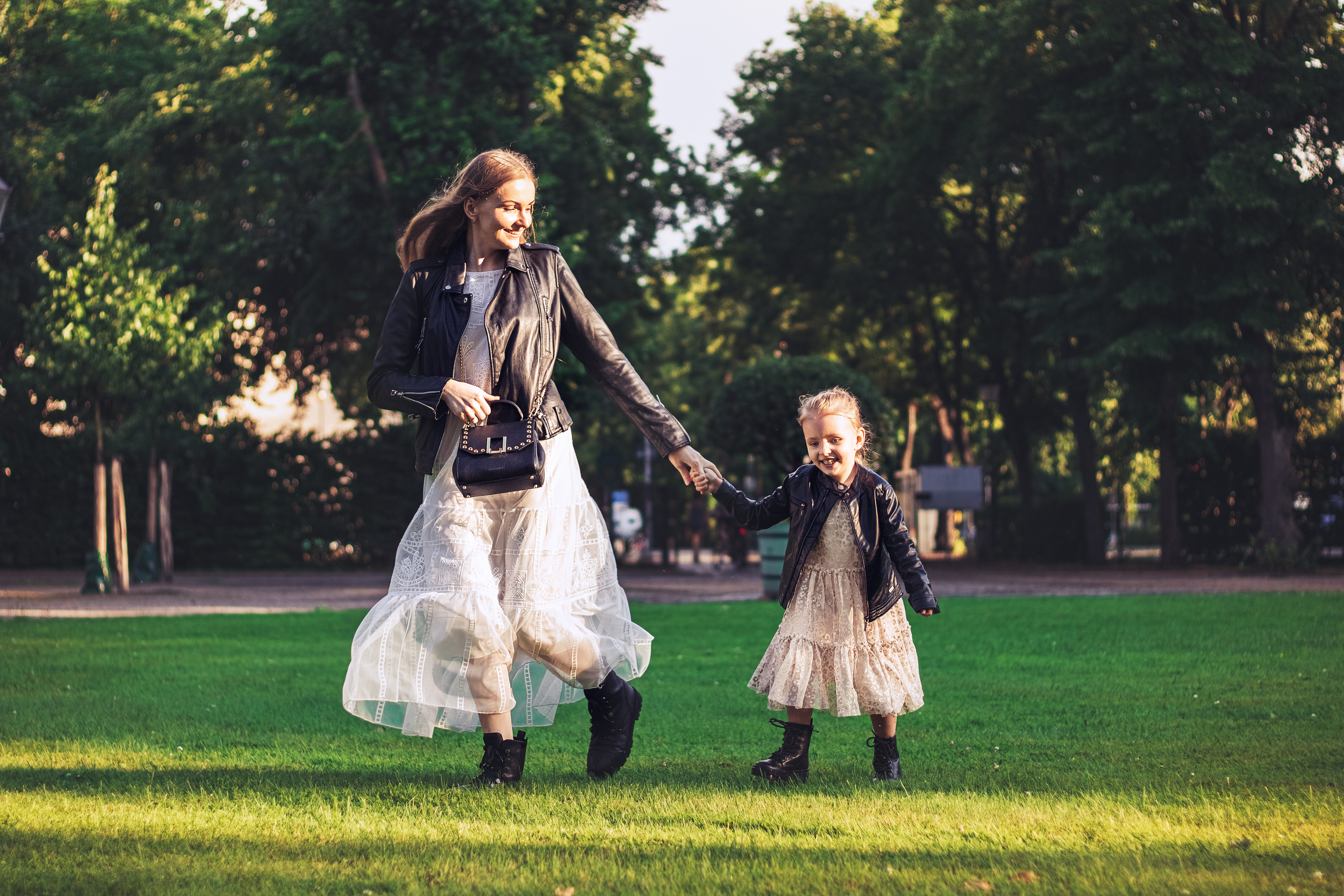 Fotoshooting in Charlottenburg am Sonnenuntergang. Hochzeitsfotografie in Berlin Nataliia Schütze