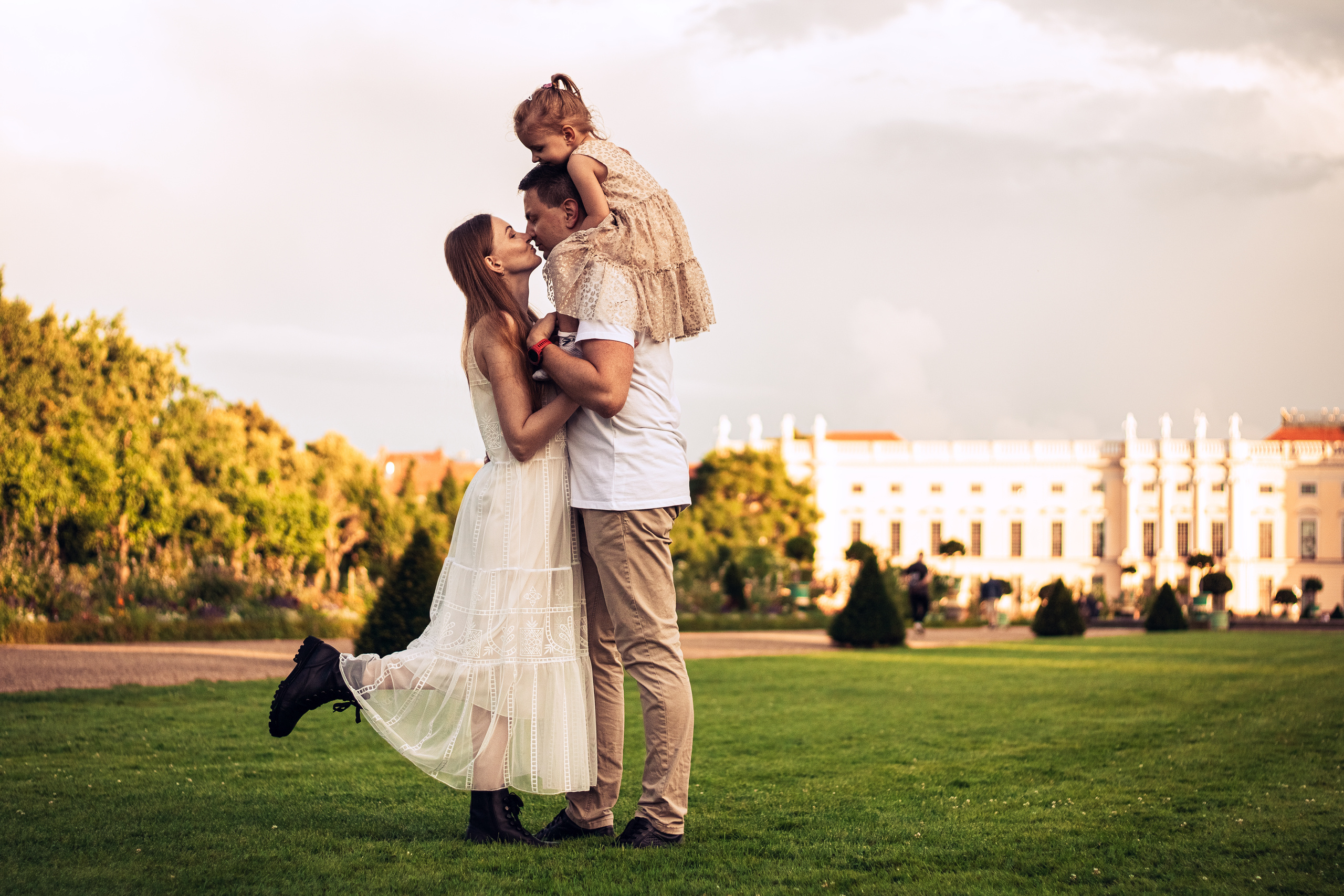 Fotoshooting in Charlottenburg am Sonnenuntergang. Hochzeitsfotografie in Berlin Nataliia Schütze
