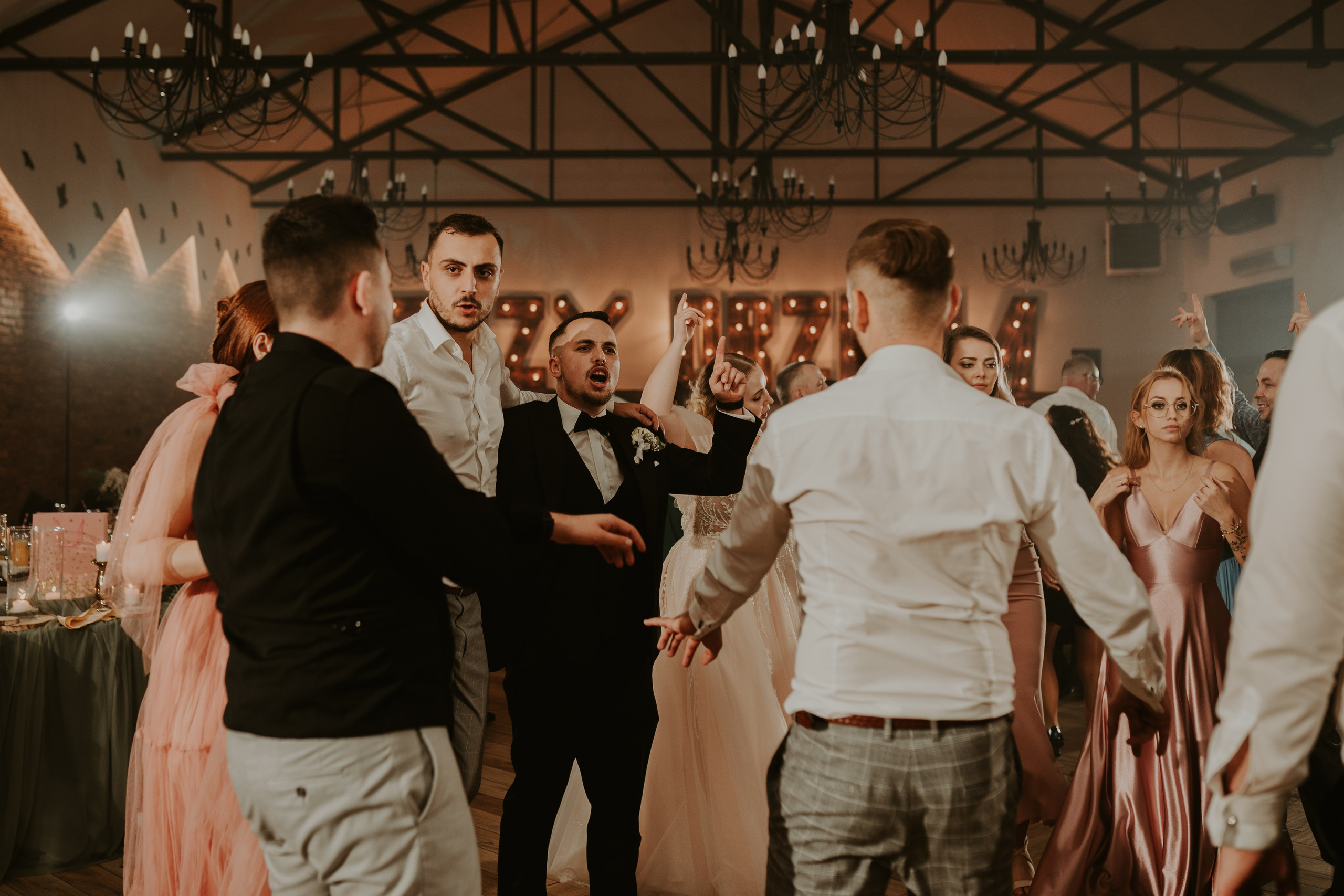 Trzy Drzewa: wspaniała uroczystość Wiktorii i Kamila. Karkowskafoto - fotografia miłości