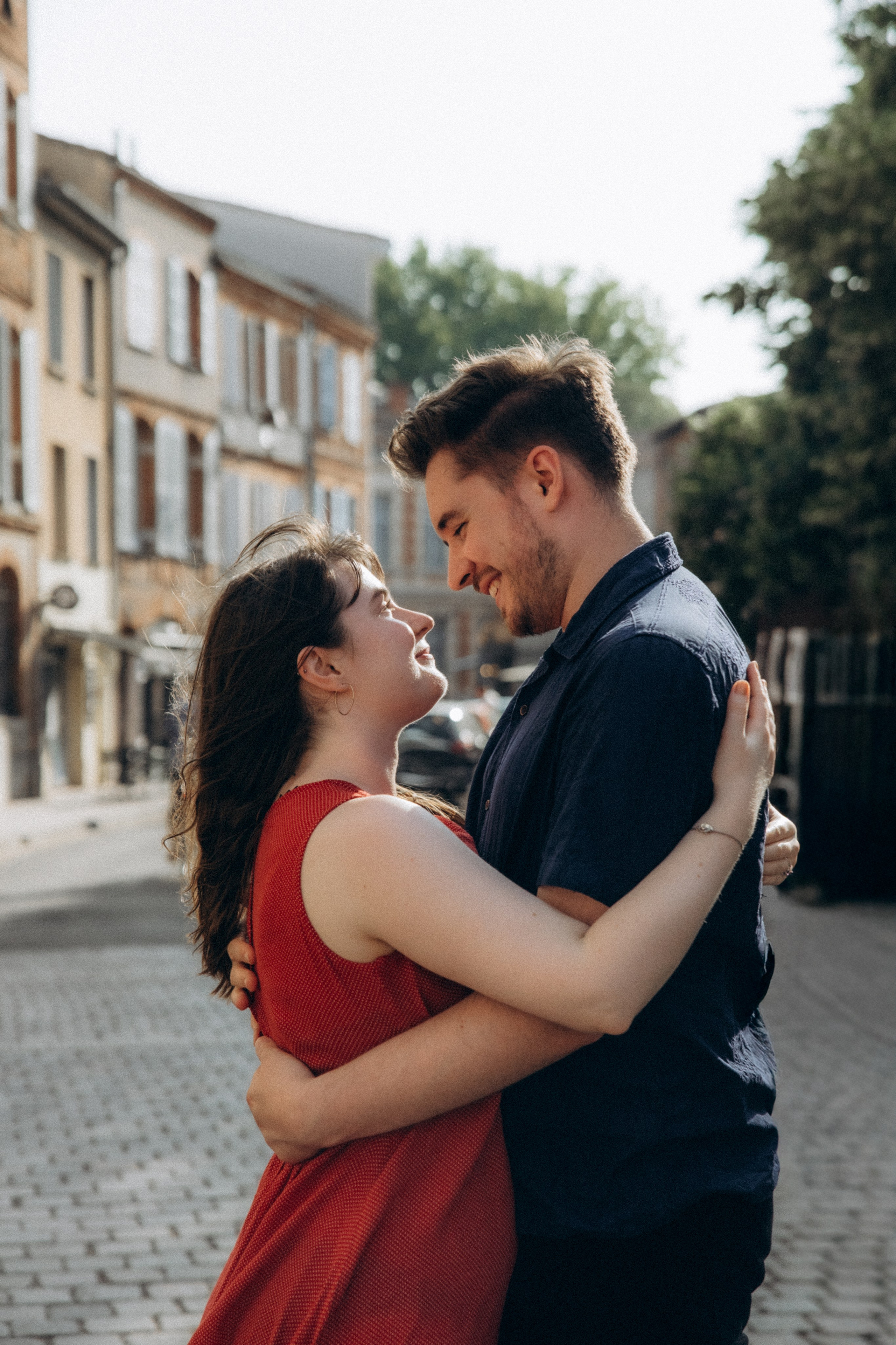 Surprise proposal photoshoot in Toulouse: romantic moment to remember. Eugénie Smirnova — your photographer in Toulouse and southwest France