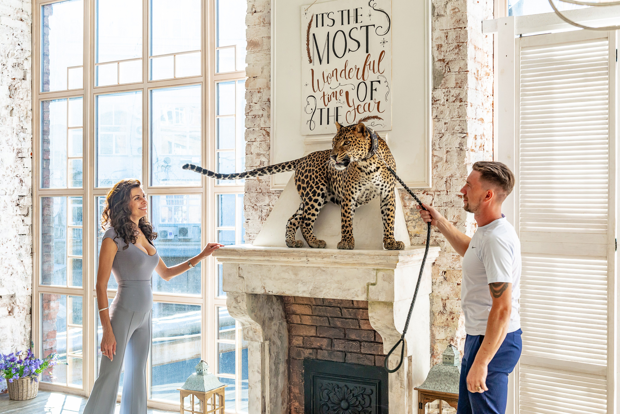 Photosession in the studio with a leopard. FOTÓGRAFO MÉXICO QUINTANA ROO