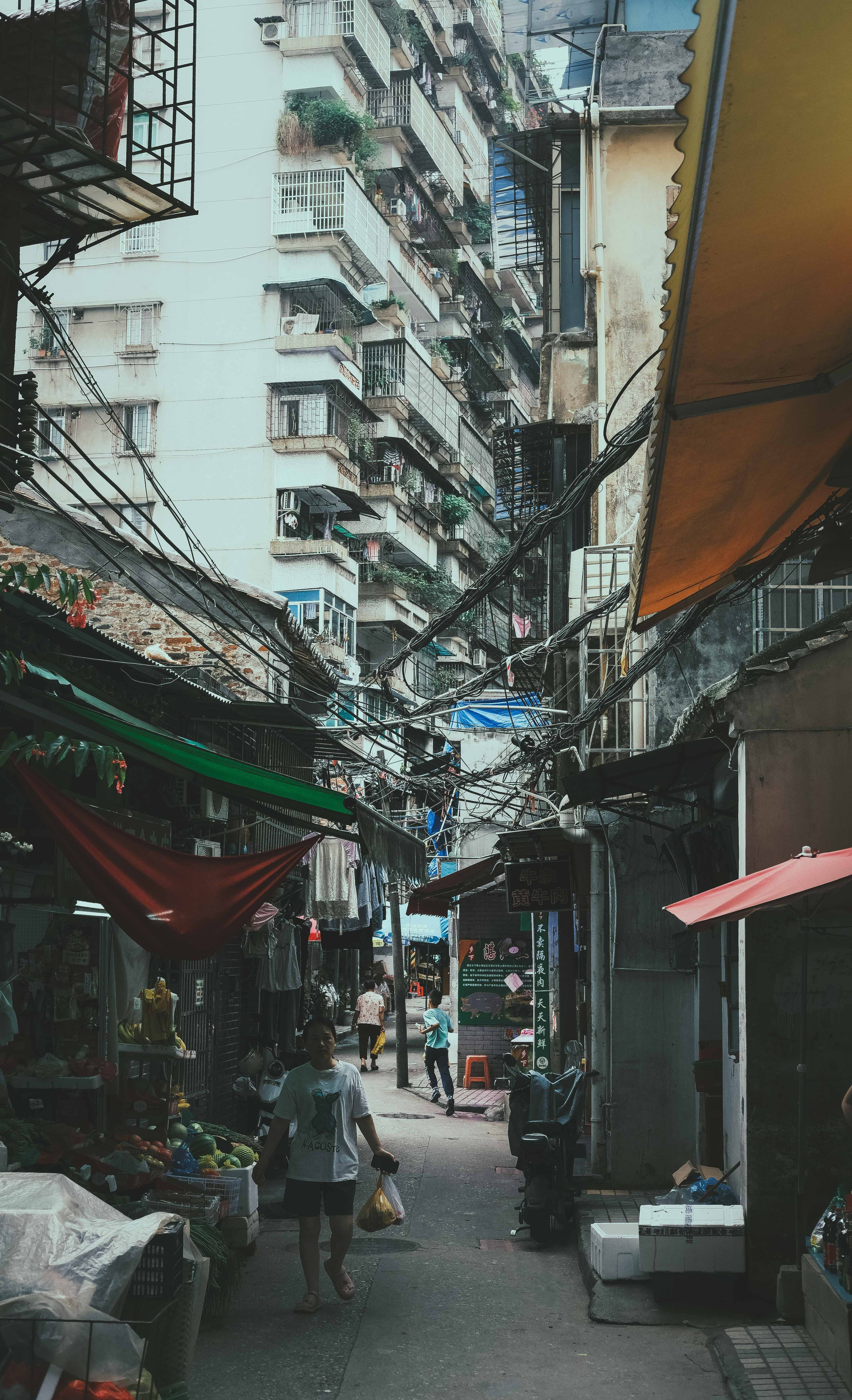 Bustling Market Alley Guangzhou City | China 🇨🇳