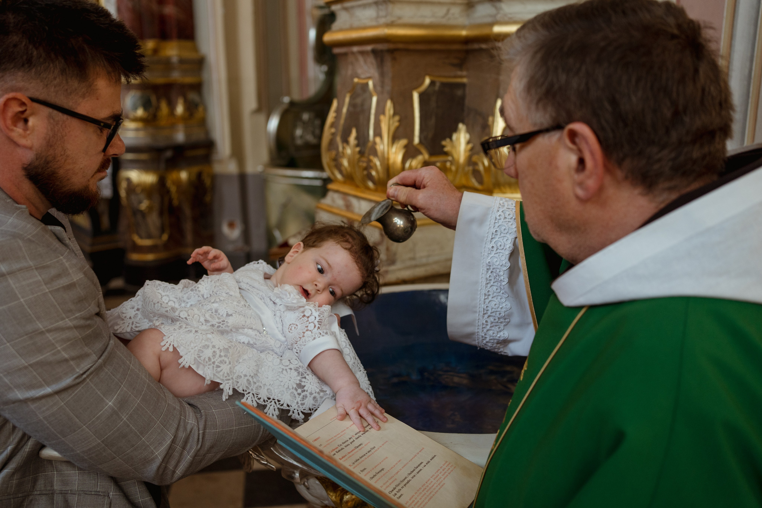Reportaż z okazji Chrztu Świętego w Łodzi. Fotograf Łódź - sesja ciążowa, noworodkowa, dziecięca. Studio w Łodzi