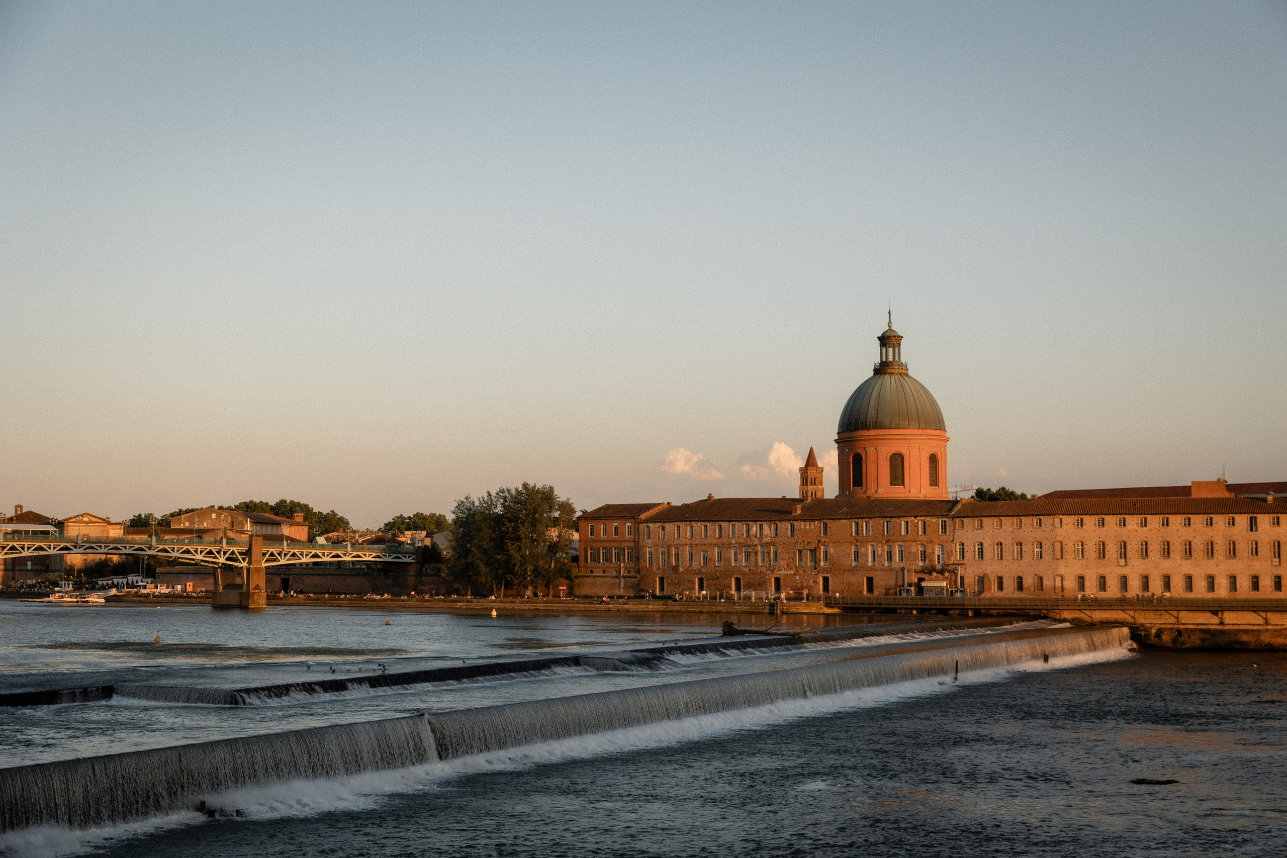An engagement session is more than just a photoshoot—it’s a way to celebrate your love story in a place that feels important to you and you. Eugénie Smirnova — your photographer in Toulouse and southwest France