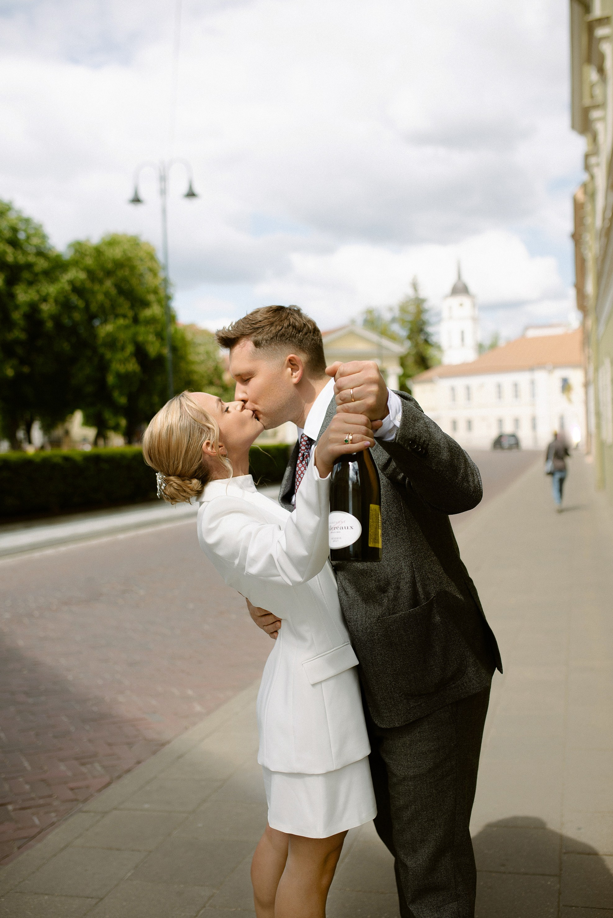Vestuvių fotografė, vestuvių fotografas visoje Lietuvoje, vestuvių fotografė Vilniuje, jausminga ir jauki vestuvių fotografija, laikui nepavaldi vestuvių fotografija; Vestuvių fotografė Pakruojyje; Vestuvių fotografė Šiauliuose;Vestuvių fotografė Panevėžyje; vestuvių fotografė Kaune; Vestuvių fotografė Biržuose; vestuvių fotografė Pasvalyje; vestuvių fotografė Klaipėdoje
