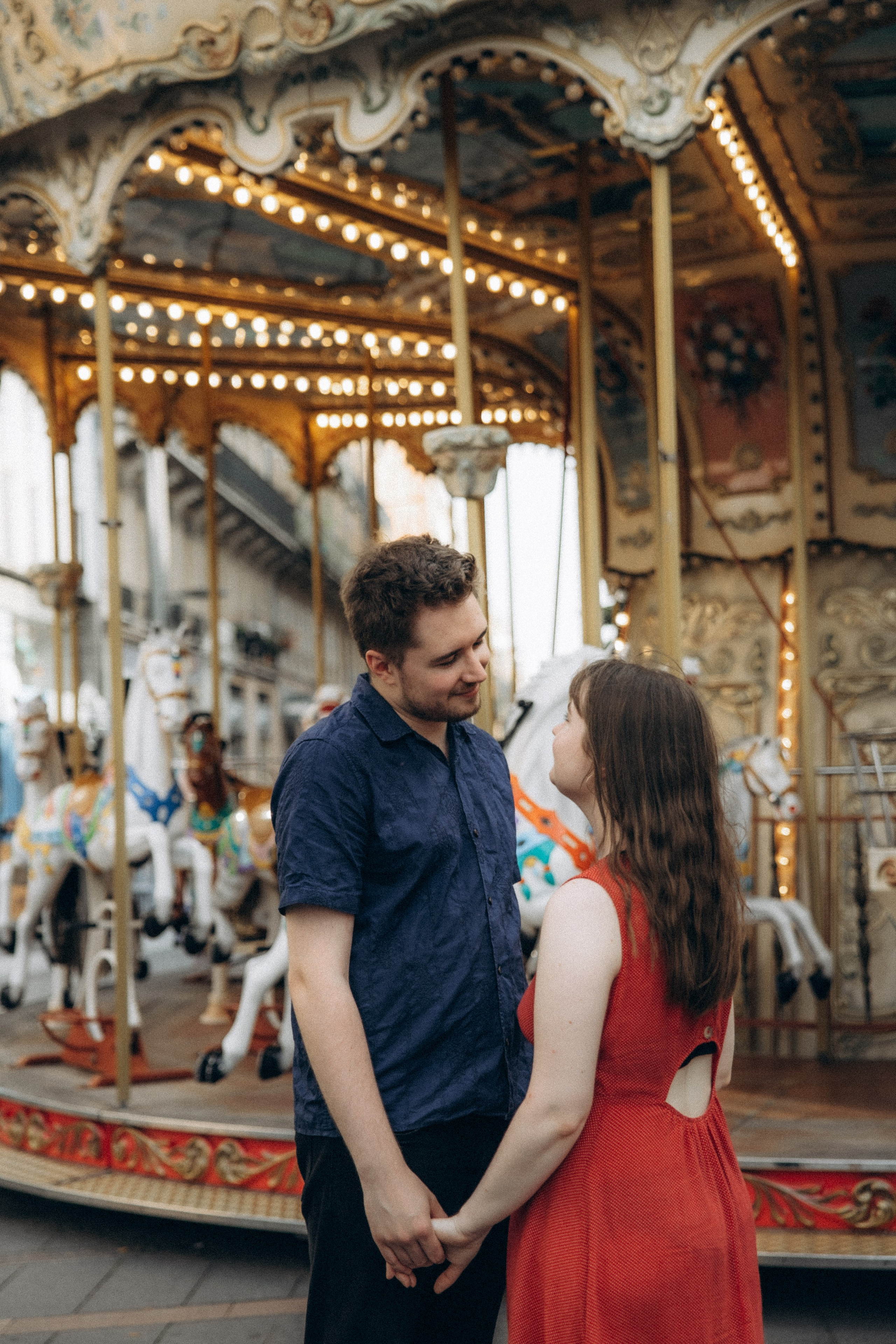 Surprise proposal photoshoot in Toulouse: romantic moment to remember. Eugénie Smirnova — your photographer in Toulouse and southwest France