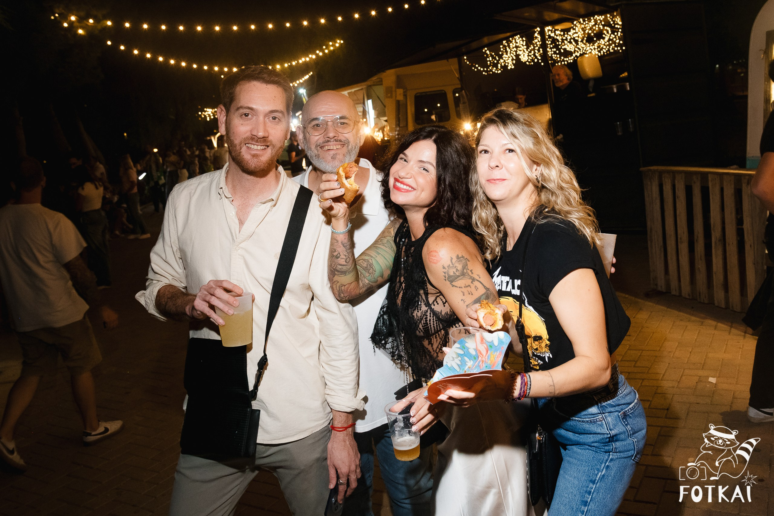 Фотоотчёт Street Food Market Torrevieja — Seguridad Social & Las Hienas DJs | FOTKAI