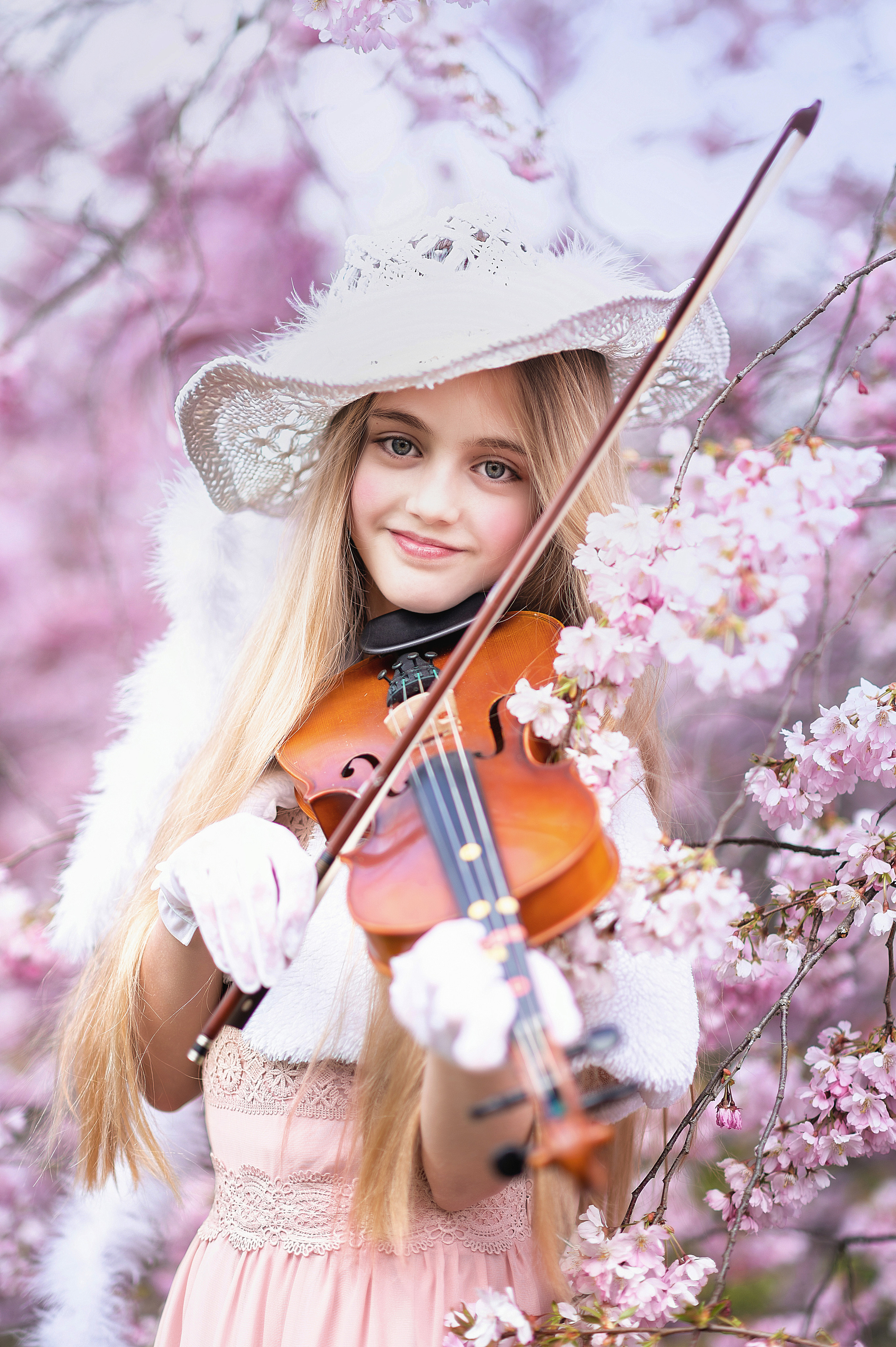 Geige Stradivari. Newbornfotograf Kinderfotograf Ulm Familienfotograf Anastasia Neu-Ulm