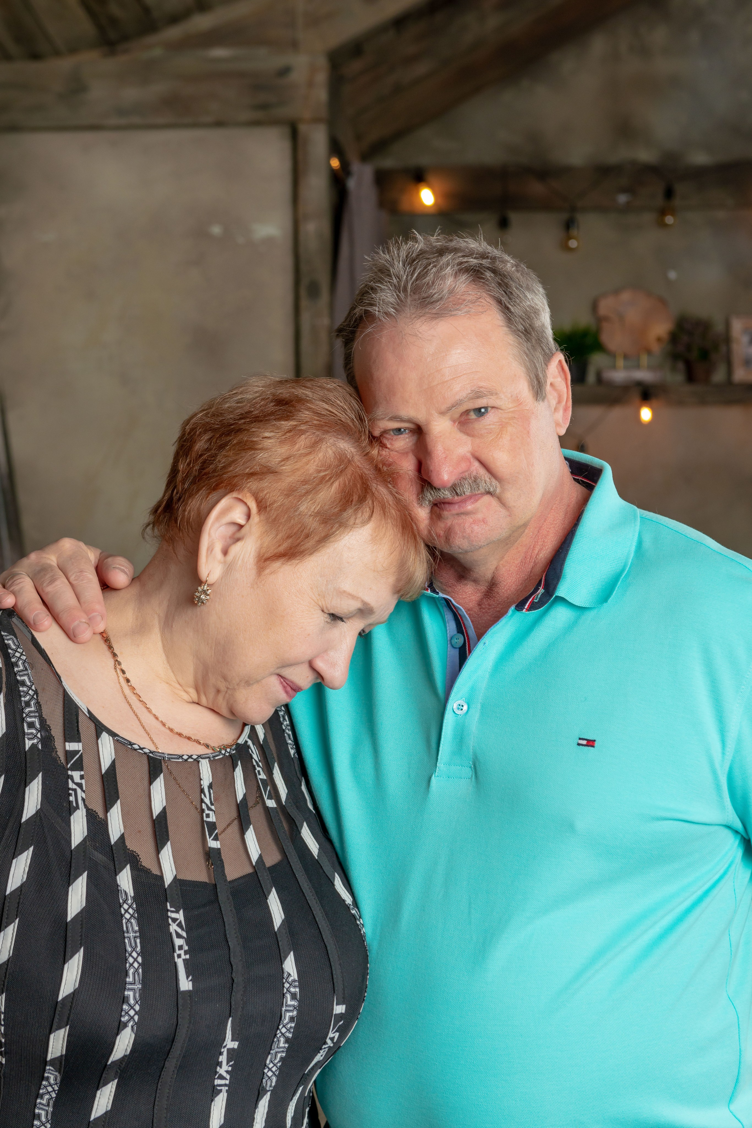 Photosession of a married couple in the studio. FOTÓGRAFO MÉXICO QUINTANA ROO