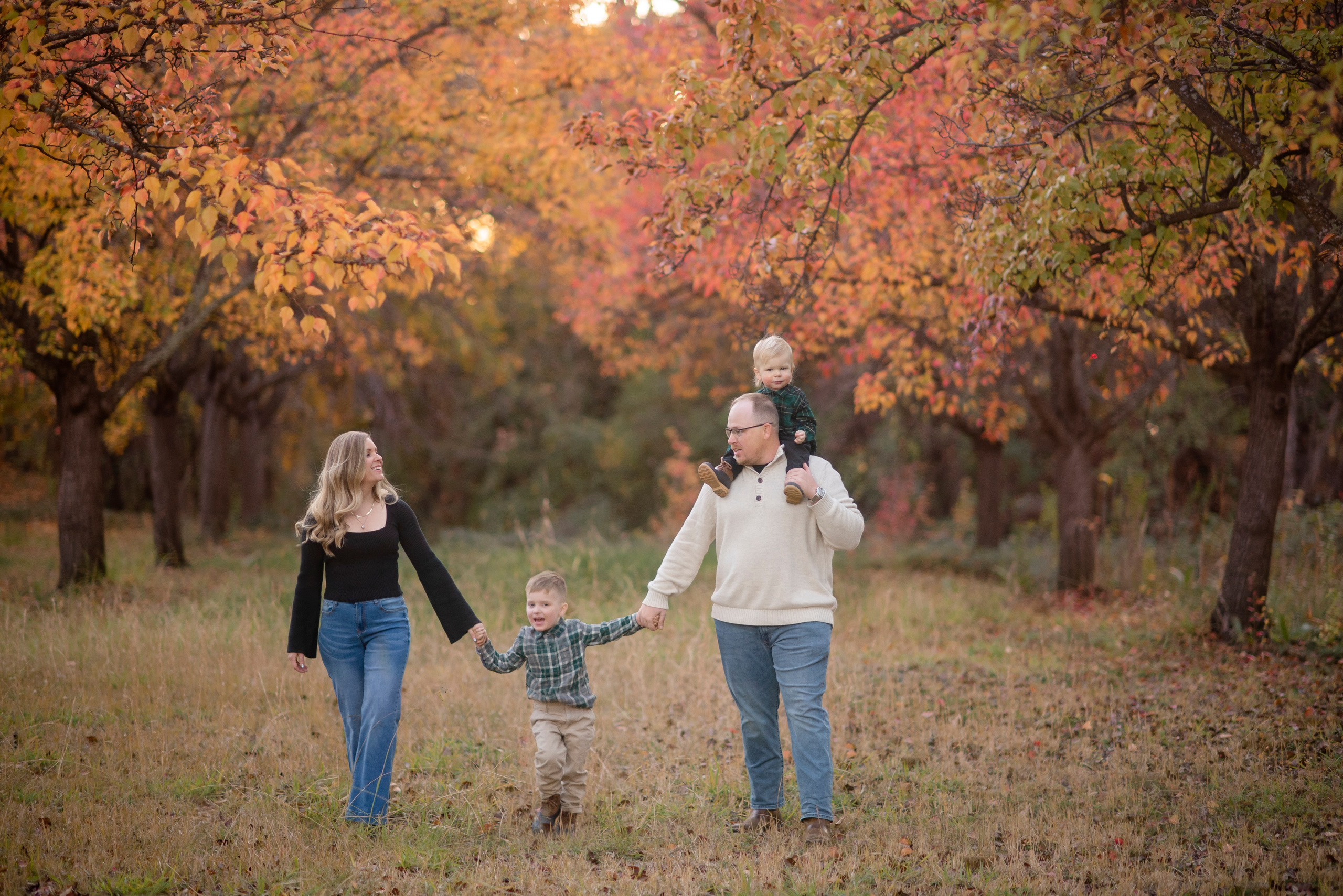 2026 Fall Family Photos In Rocklin Roseville Folsome Sacramento. Family photographer in Roseville, Rocklin, Folsom, Sacramento