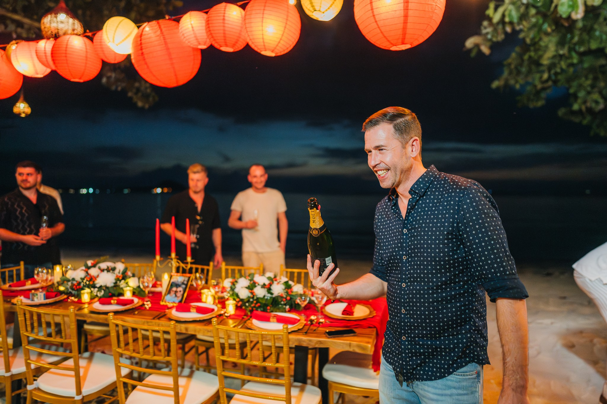 Invite friends. Romantic proposal on Koh Samui, Thailand