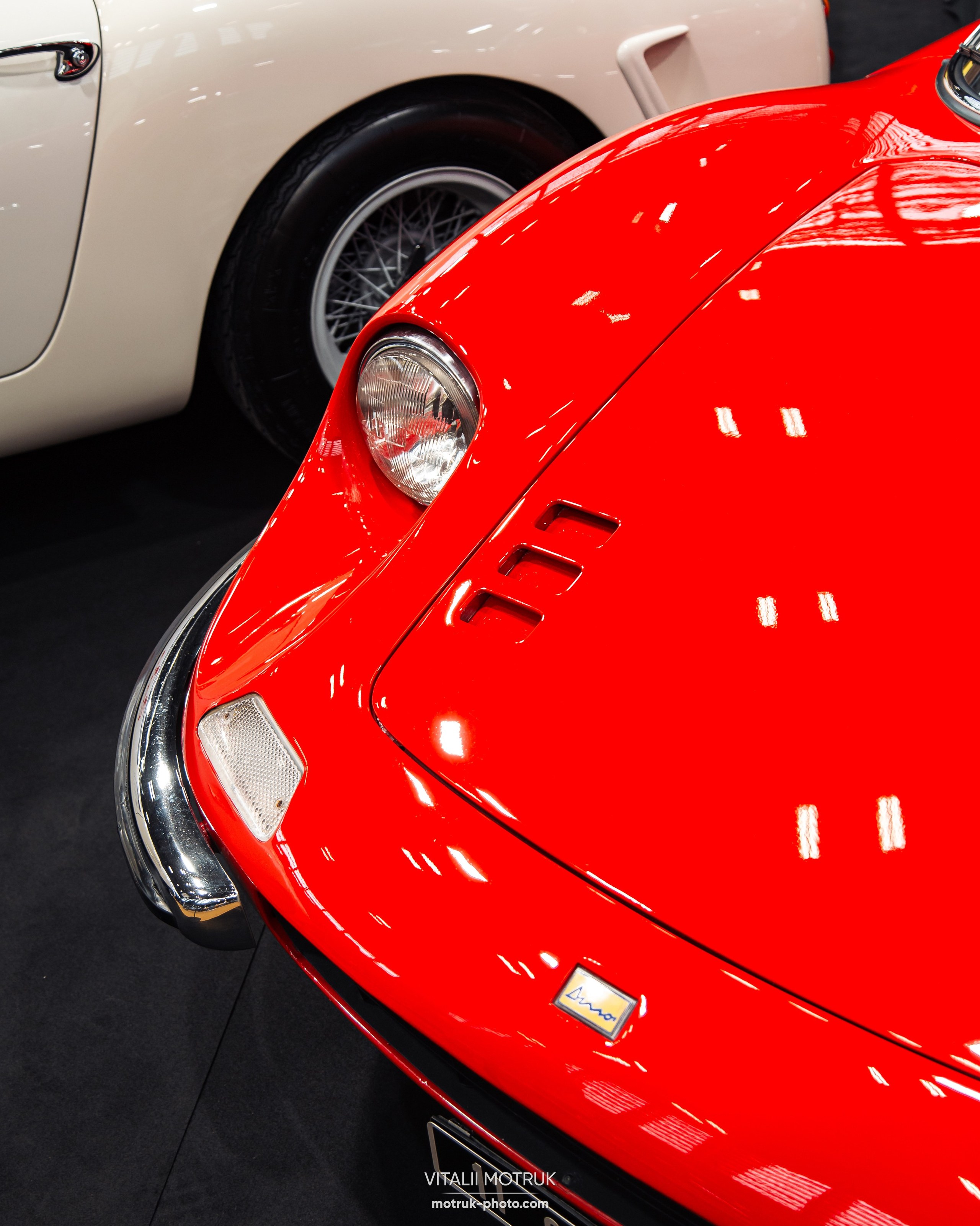 Retromobile 2023. Photographe de voitures à Paris — Vitalii Motruk