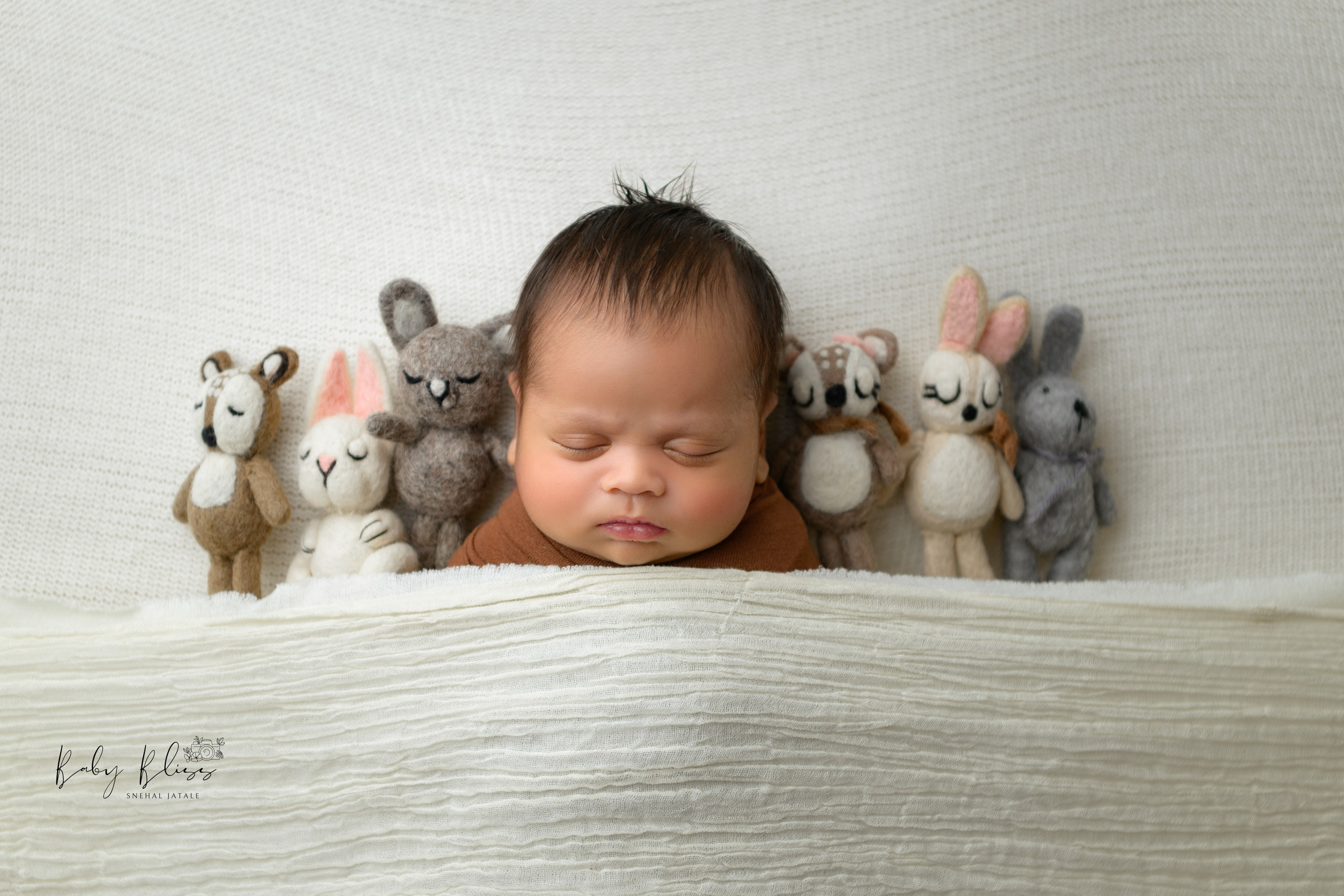 Best newborn photographer in Doha, Qatar. Best infant photoshoot in Doha, Qatar. Newborn photo session in Doha Qatar, baby, sitter, cake smash, pre-birthday, maternity, family photographer in Doha, Qatar